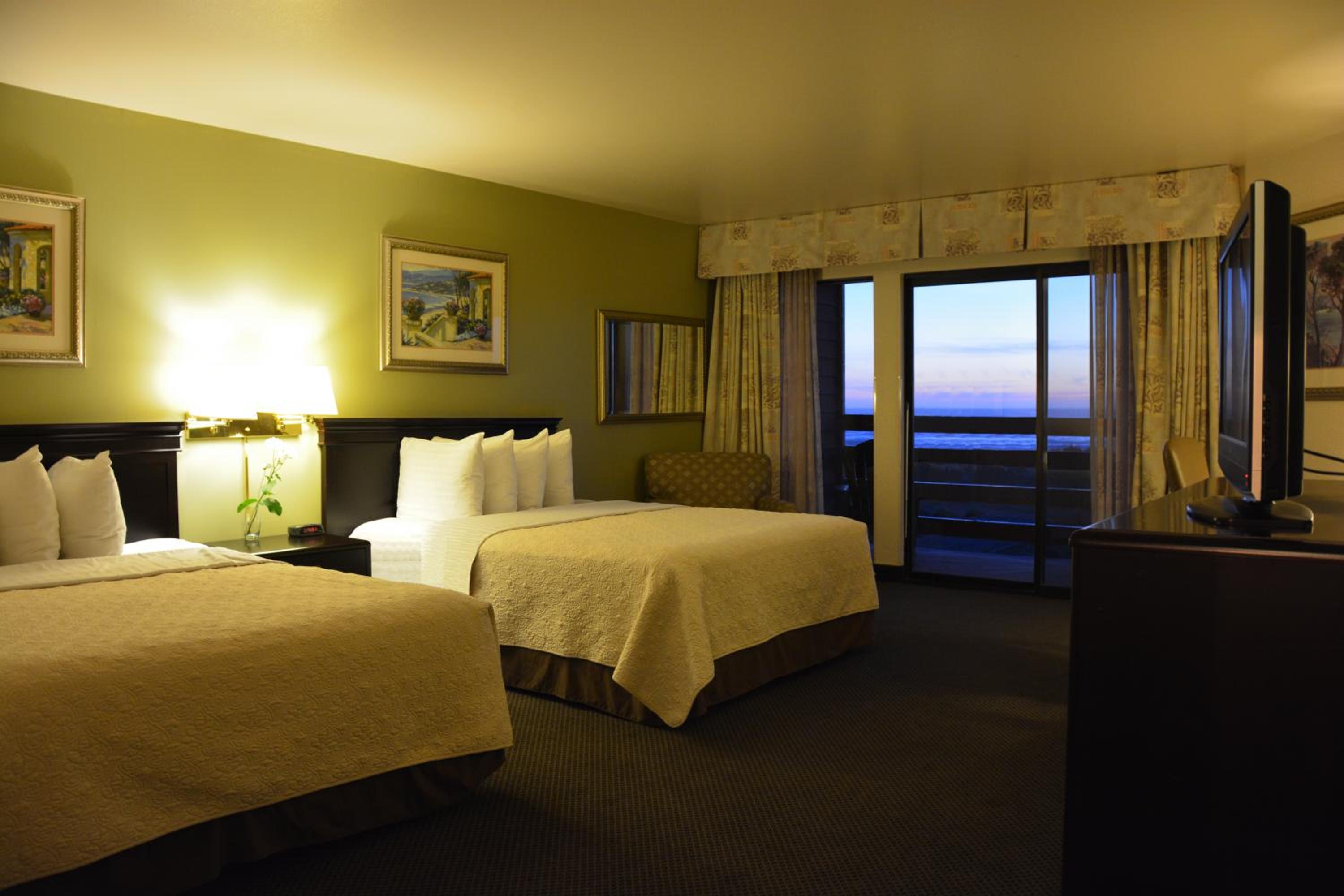 Queen Room with Two Queen Beds and Balcony - Ocean View/Parking Level photo 1