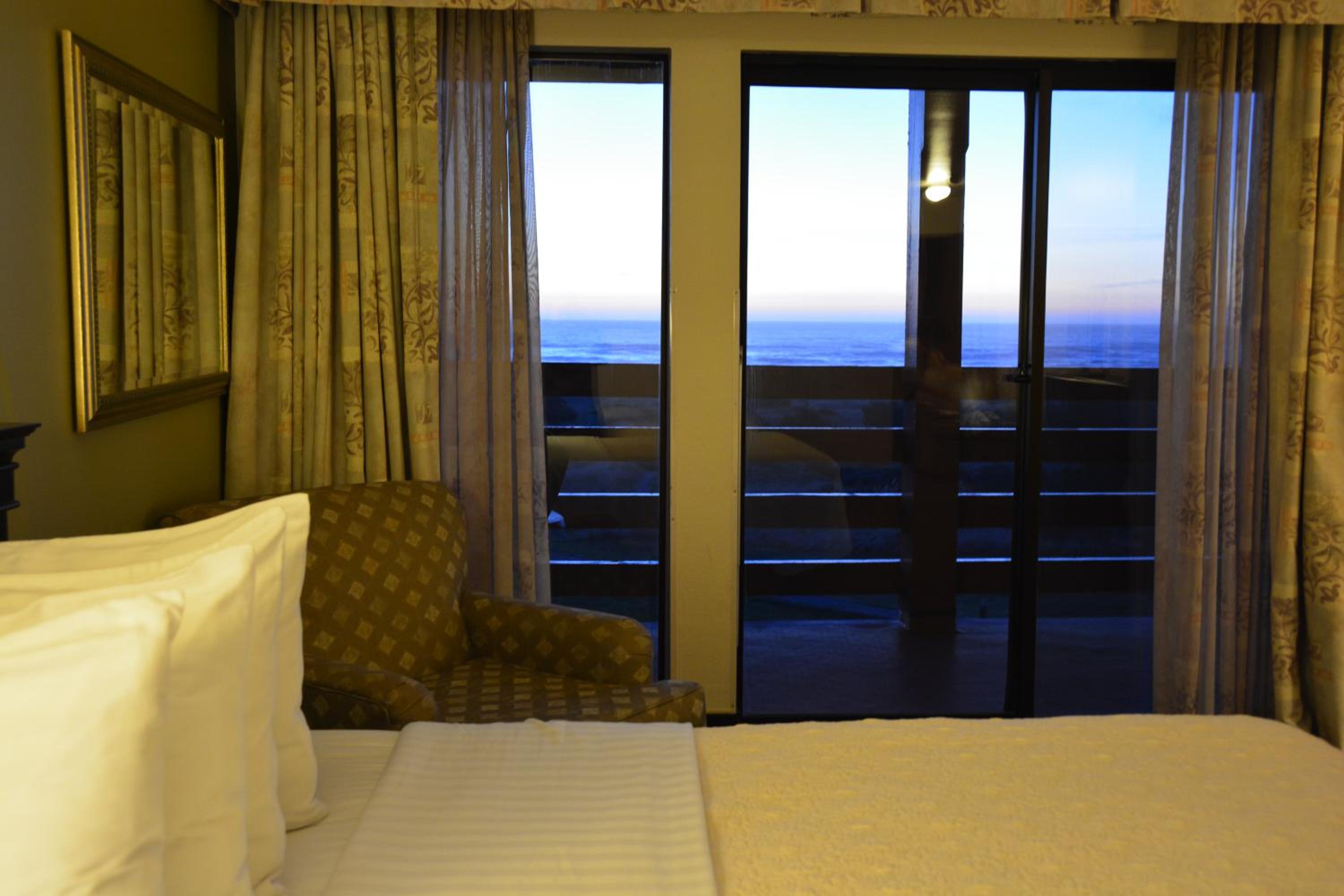 King Room with Balcony - Pet Friendly/Lower Level/Non-Smoking