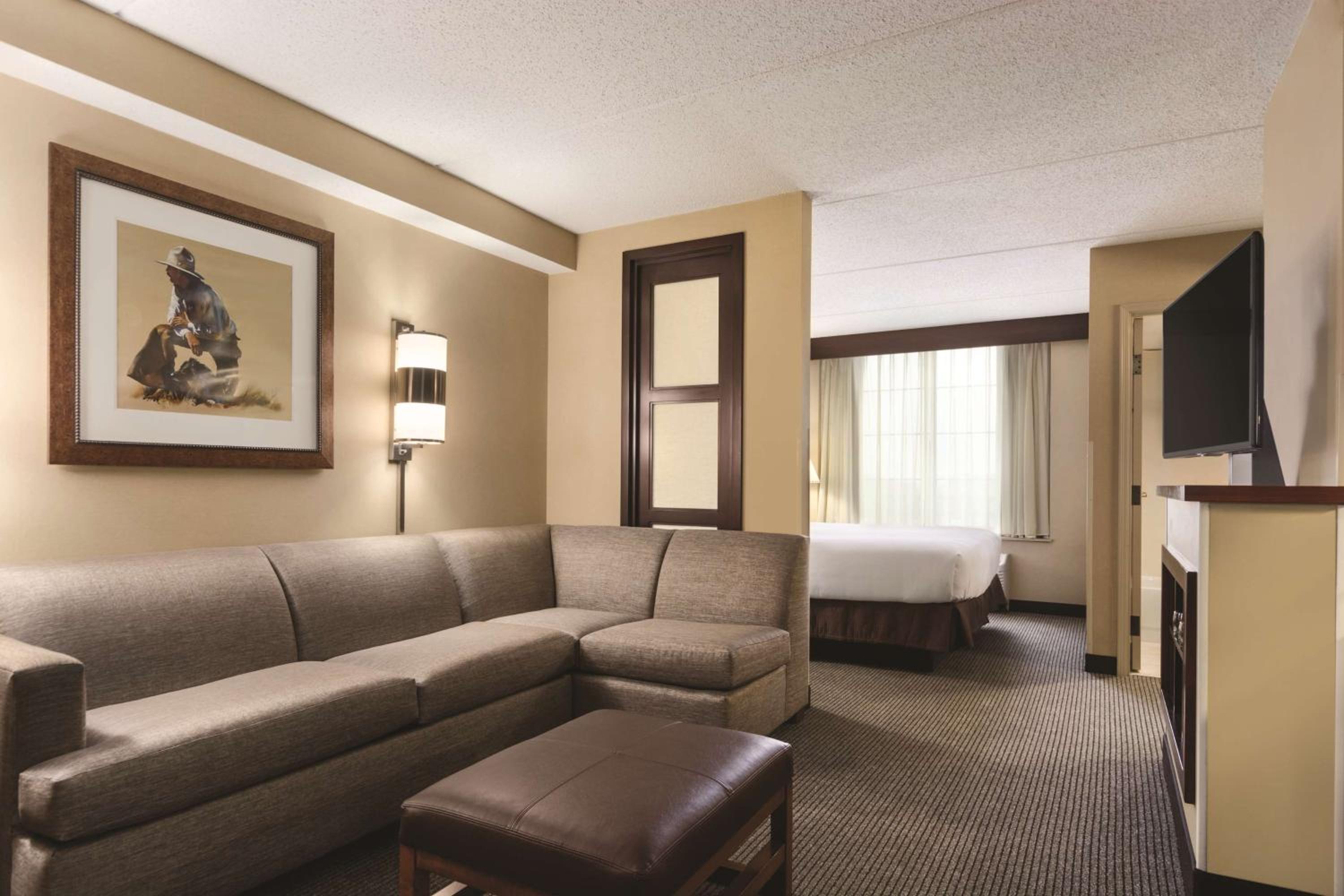 King Room with Sofa Bed - Photo 1