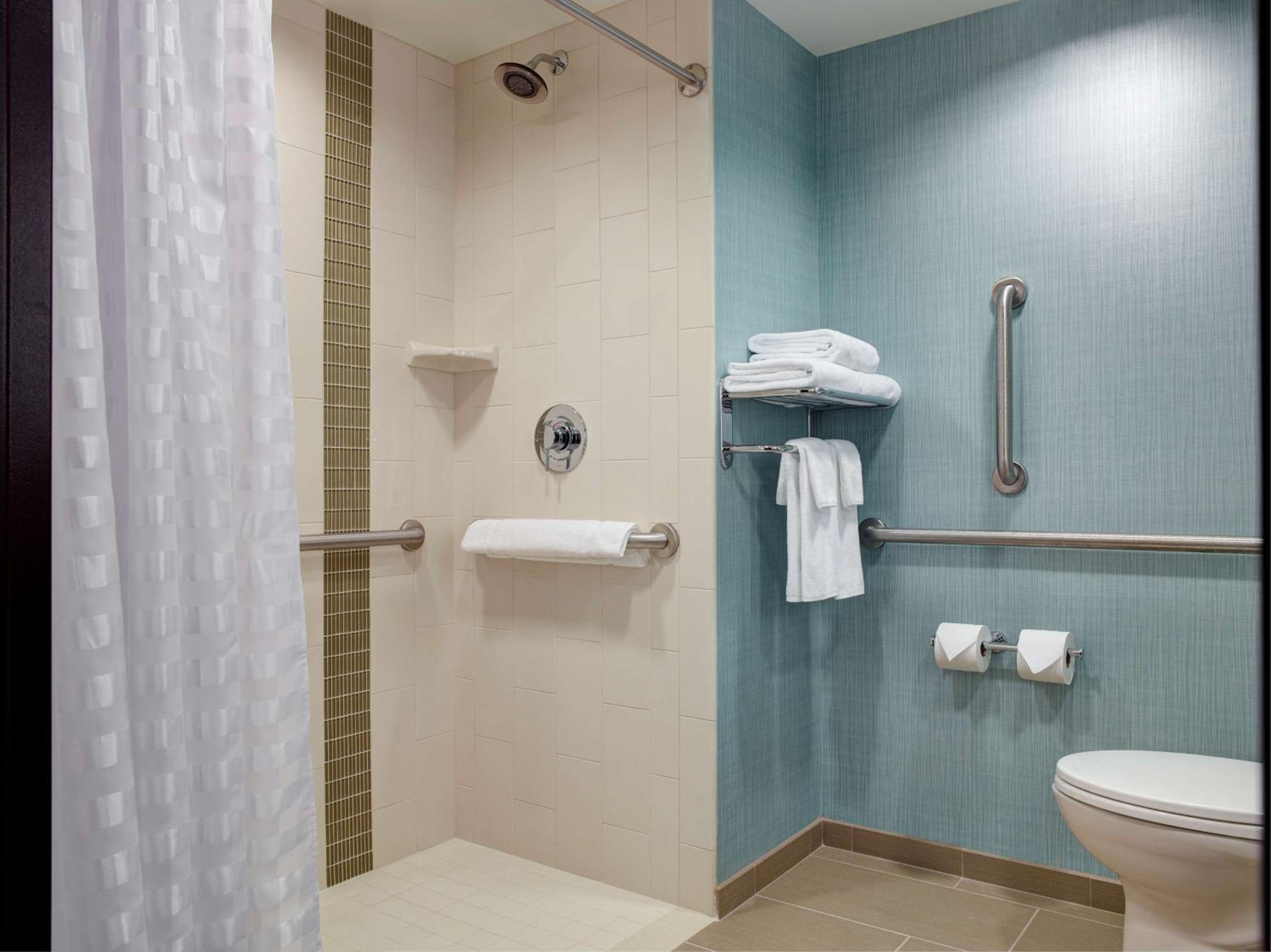 Queen Room with Two Queen Beds and Roll-In Shower - Disability Access