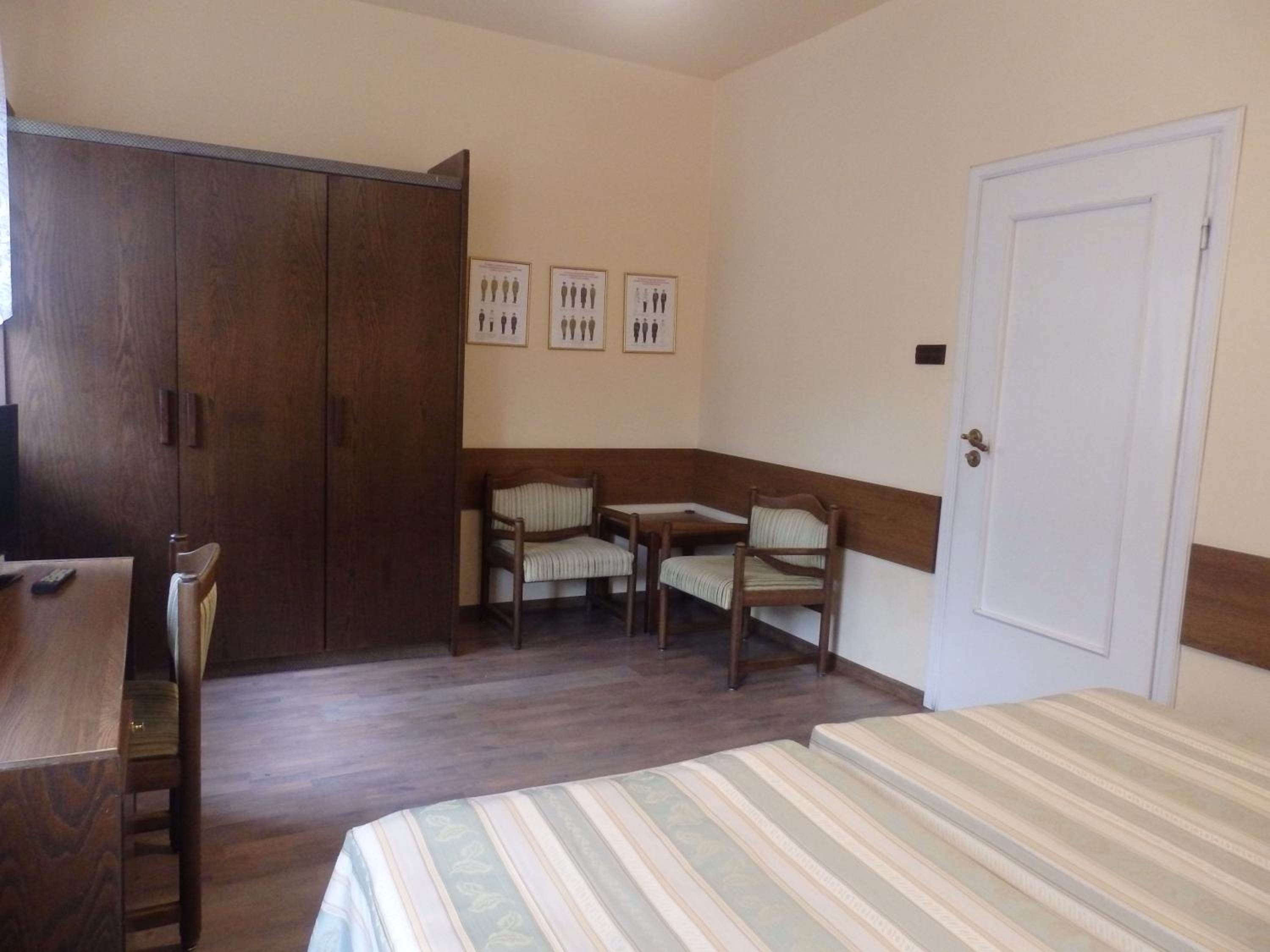 Two-Bedroom Apartment - Photo 2