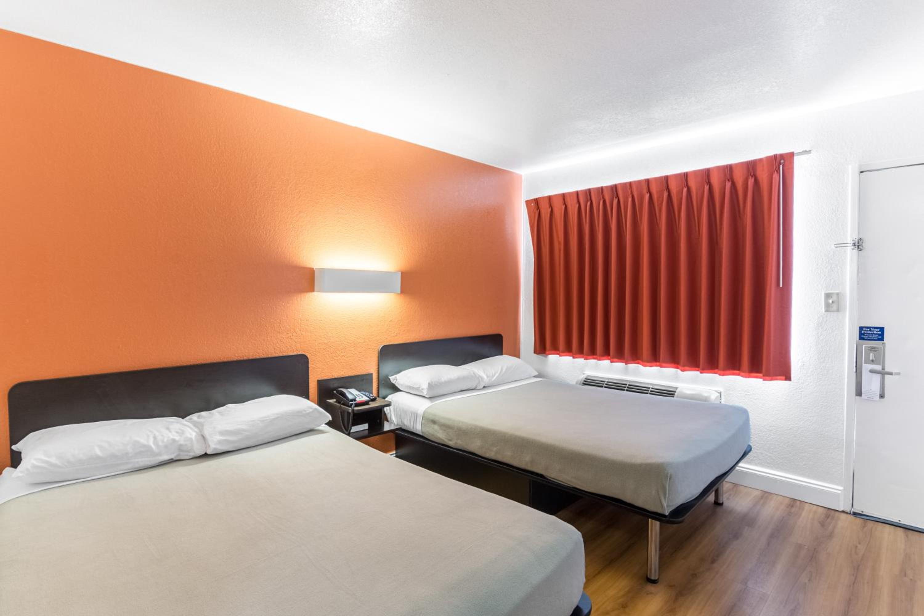 Double Room with Two Double Beds - Non-Smoking - Photo 1