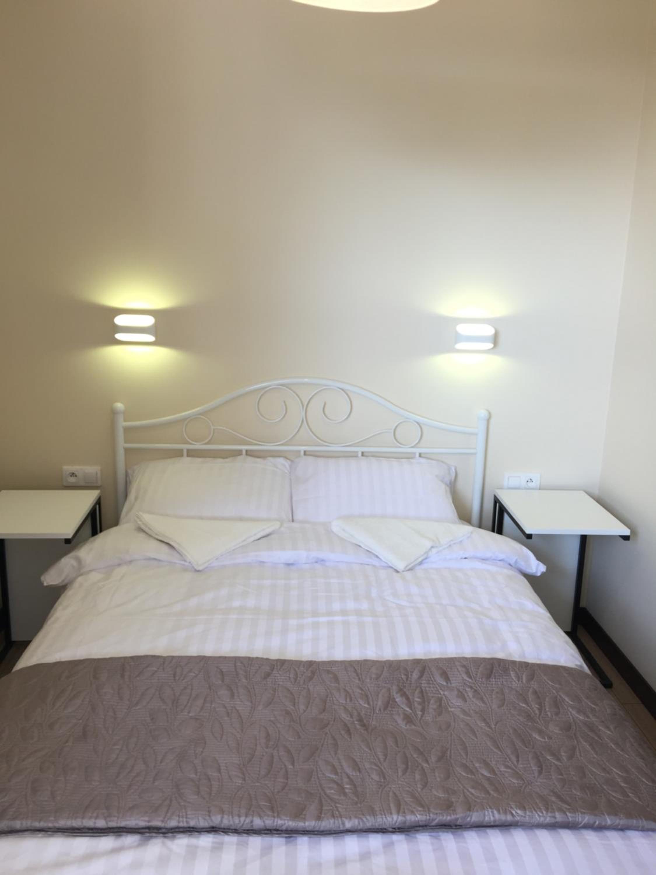One-Bedroom Apartment - Photo 1