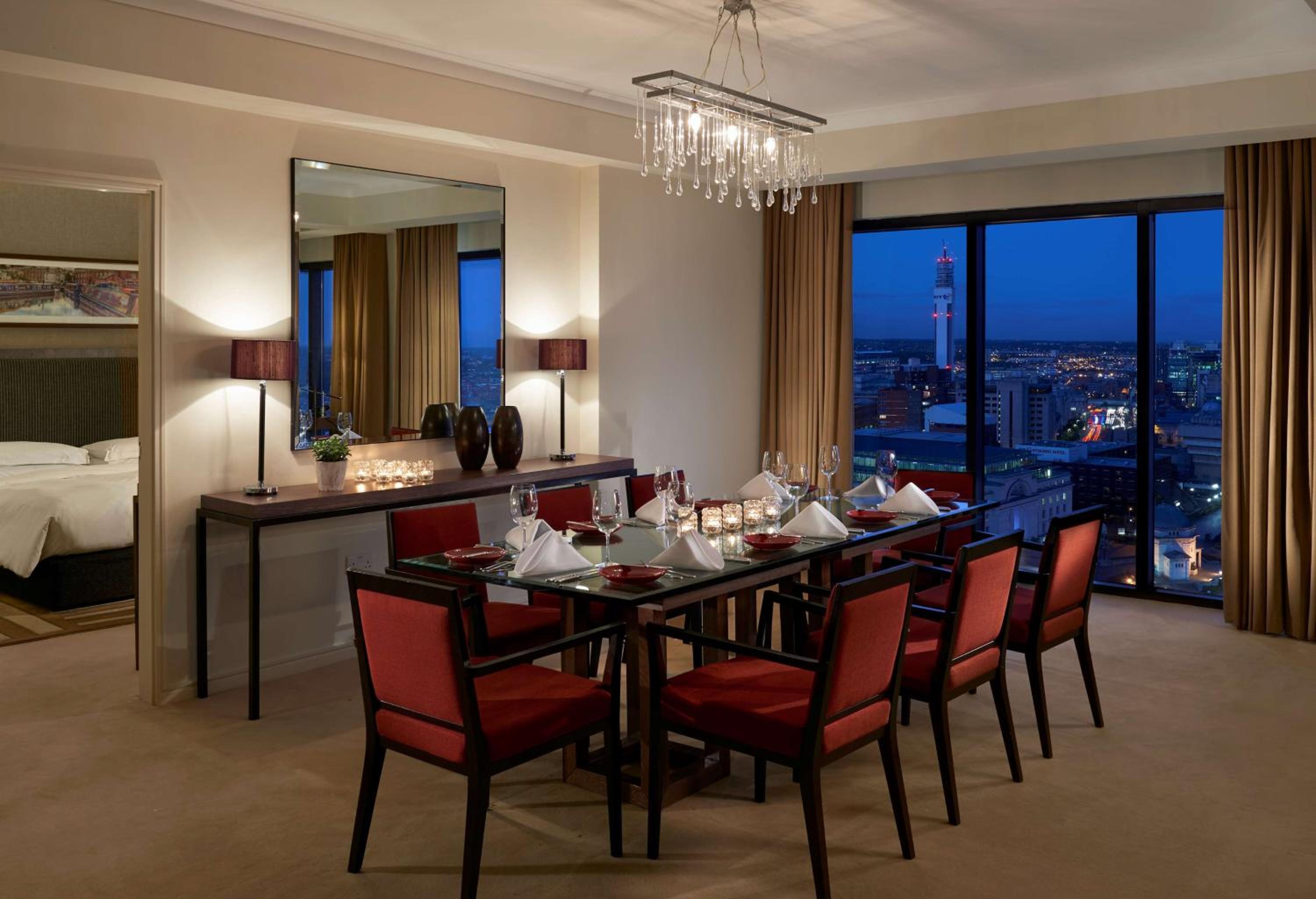 Executive Suite - Photo 6