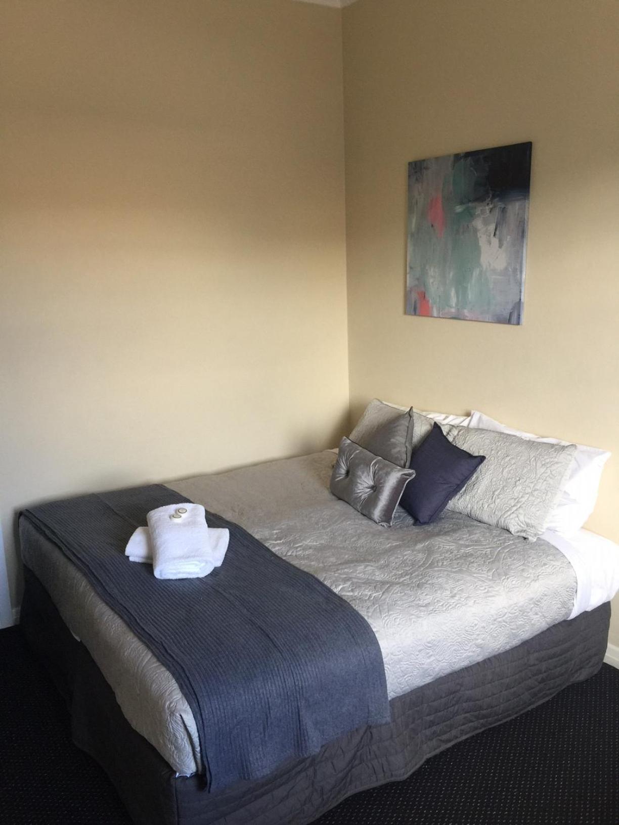 Standard King Room photo 1