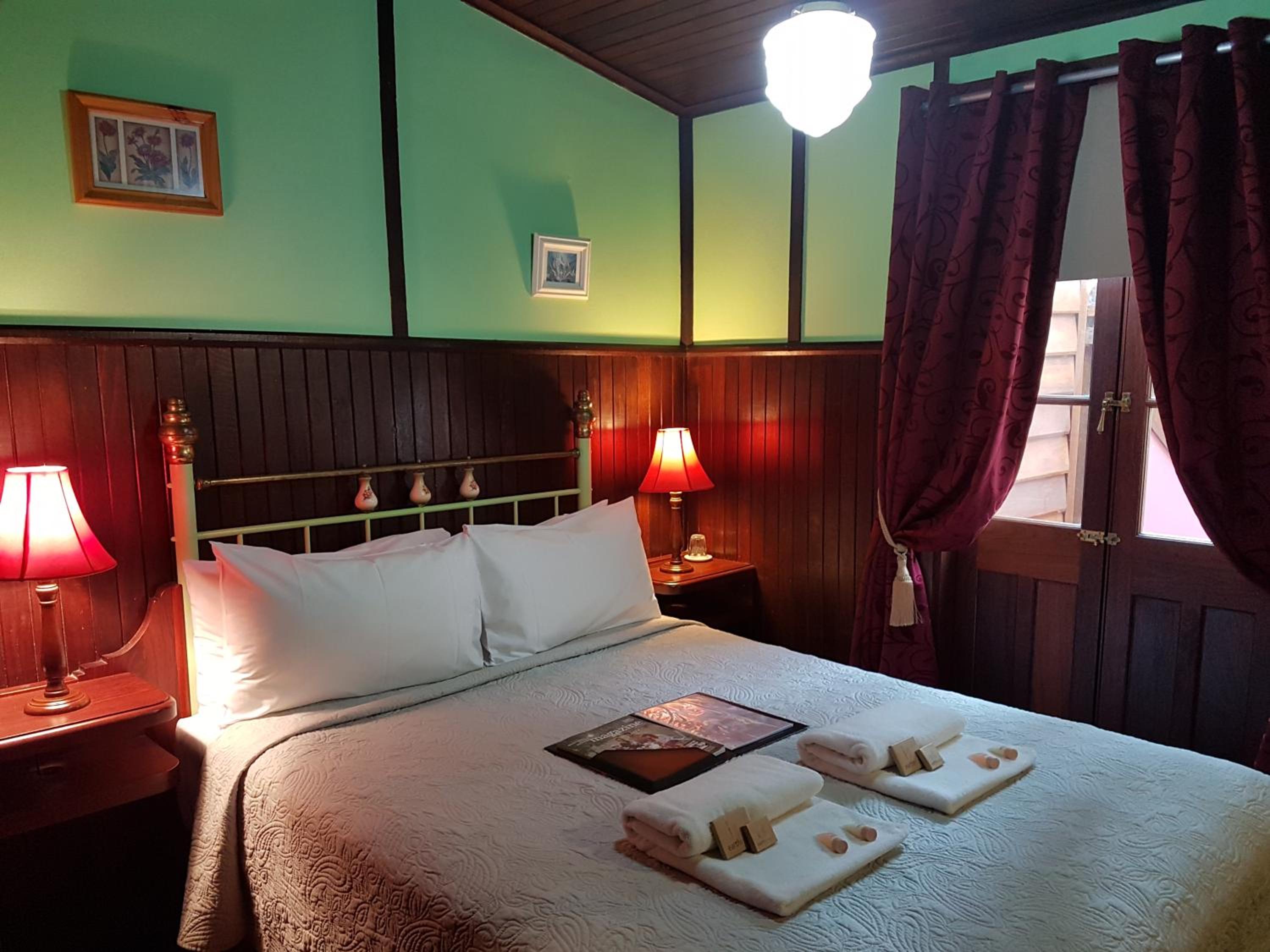 Queen Room photo 1