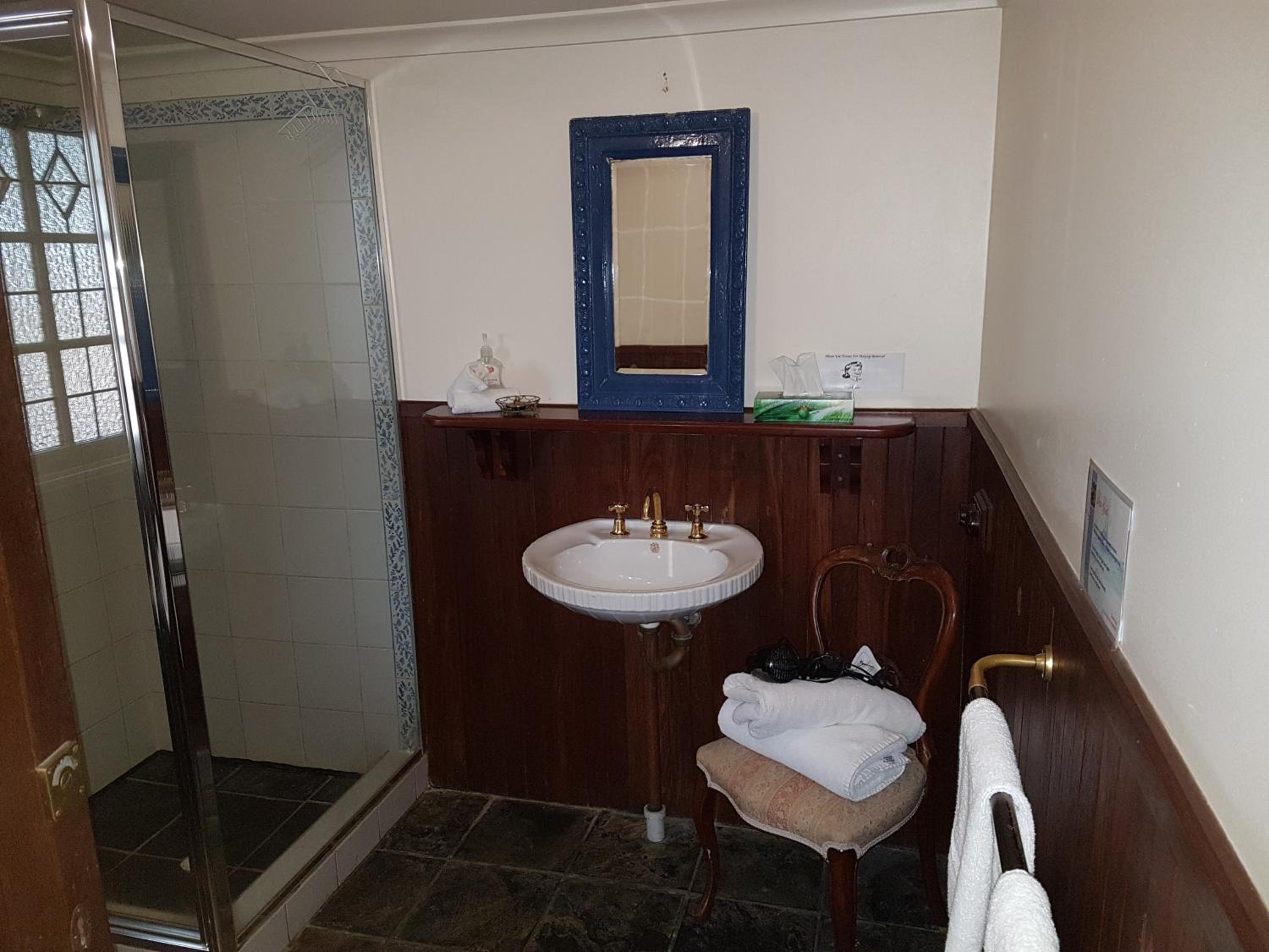 Queen Room photo 3