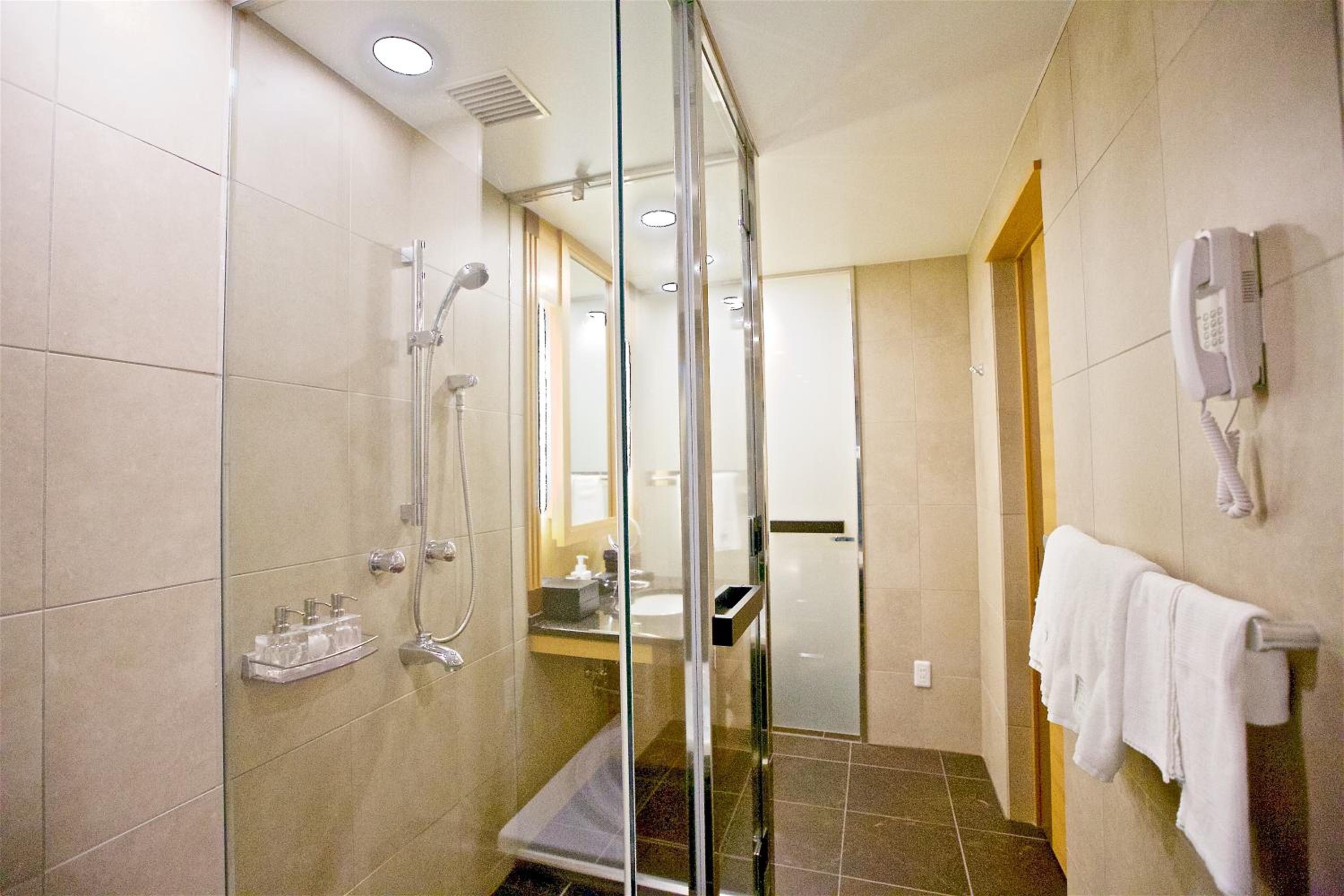 Special Offer - Premium Twin Room - Non-Smoking thumbnail 6