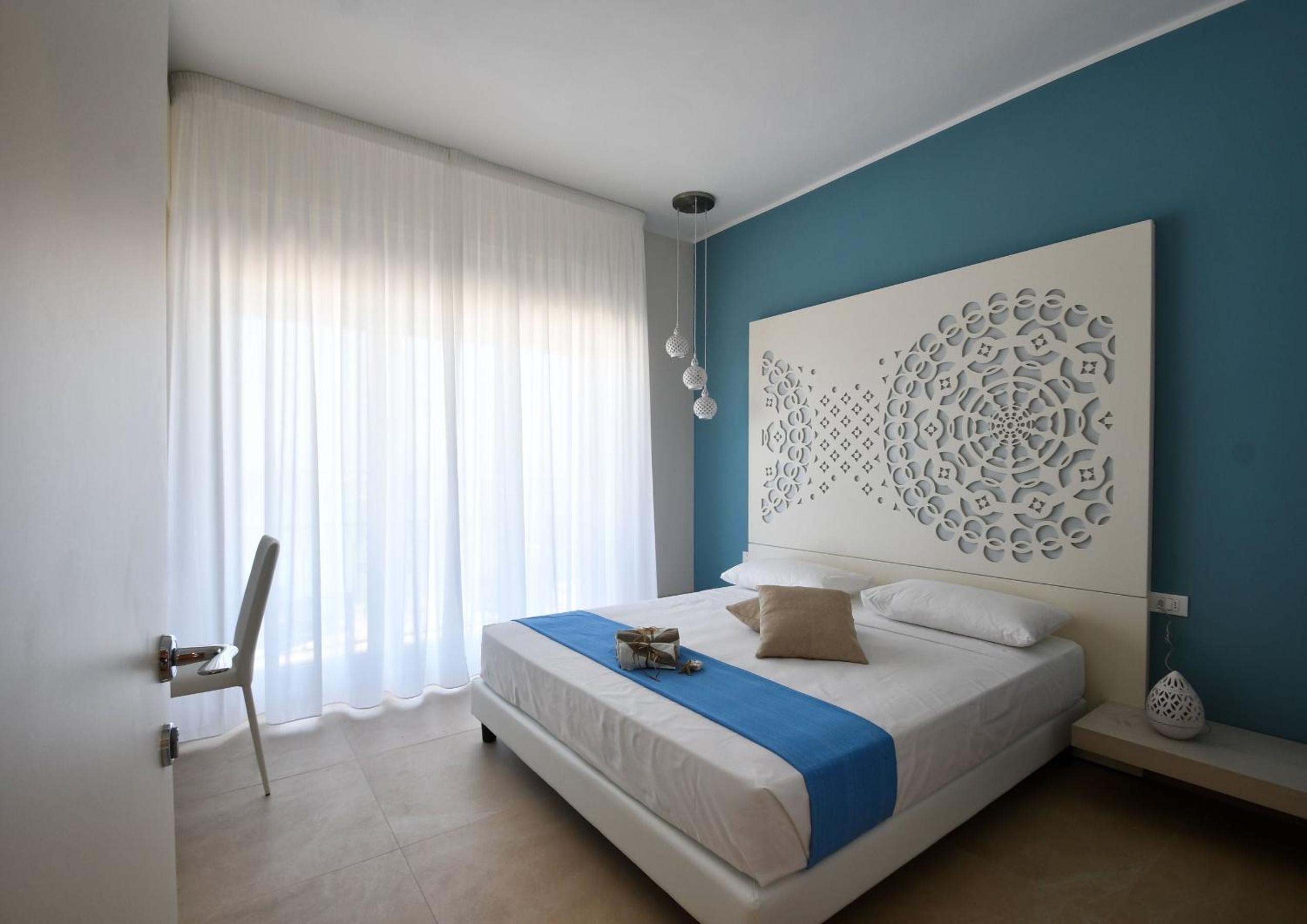 Deluxe Double Room with Balcony and Sea View photo 3