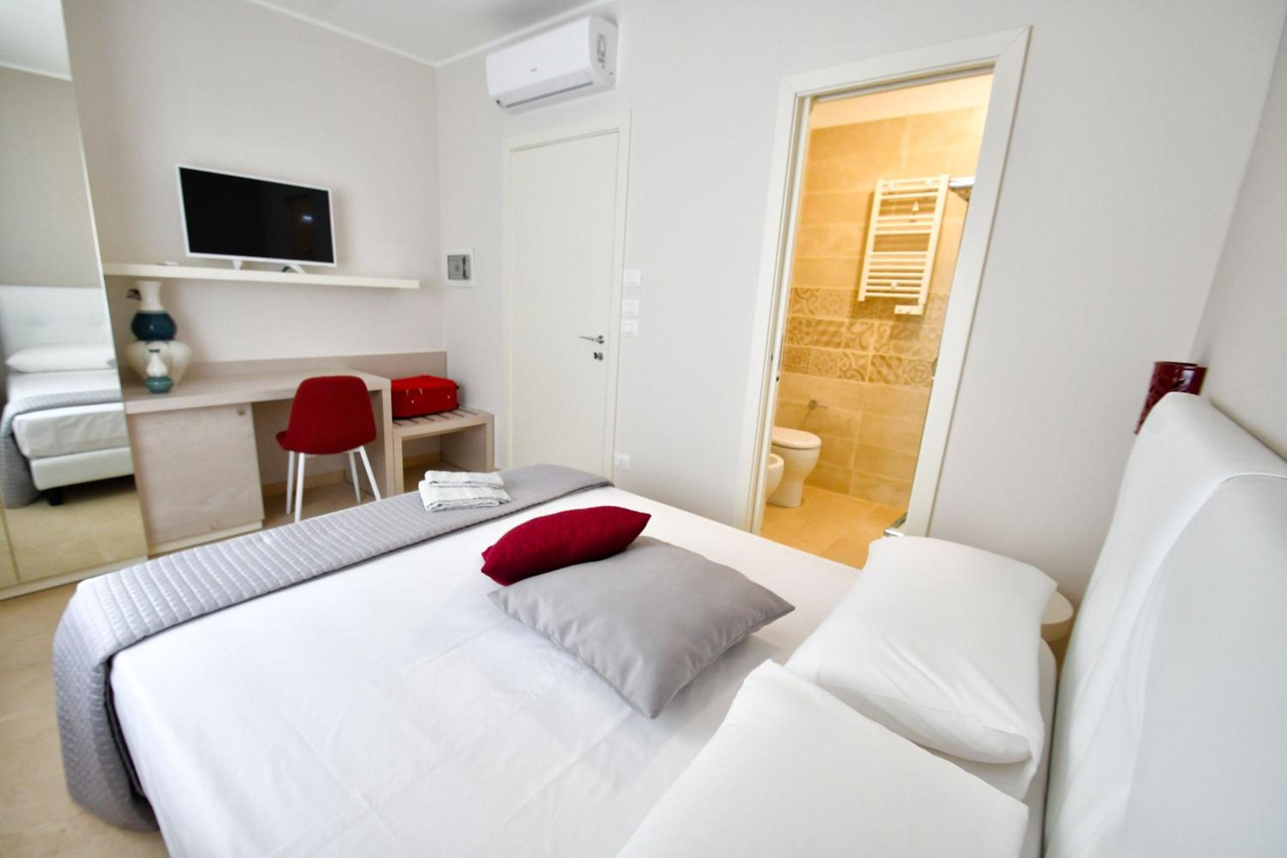 Standard Double Room photo 2
