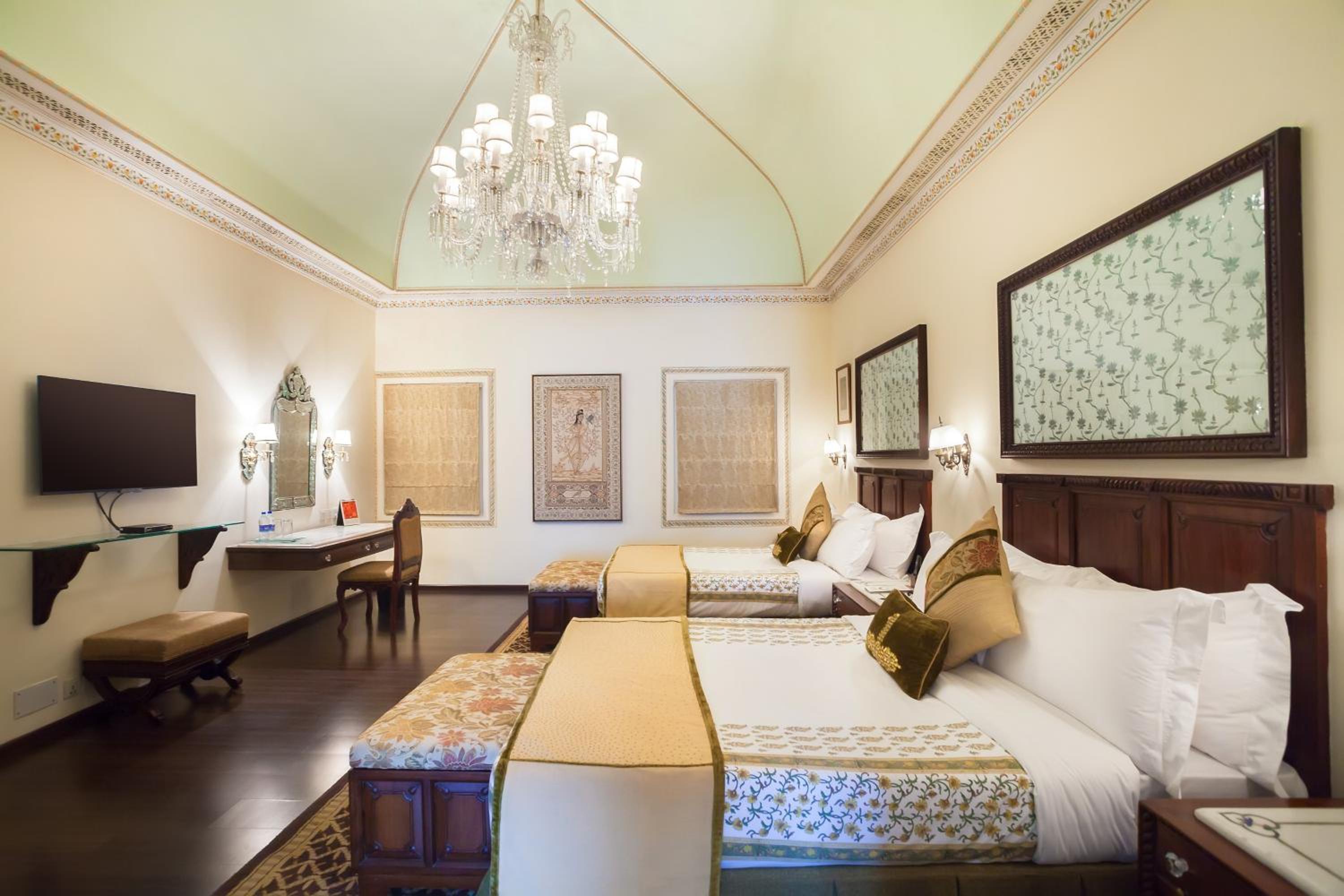 Deluxe Premium Suite - Photo 2