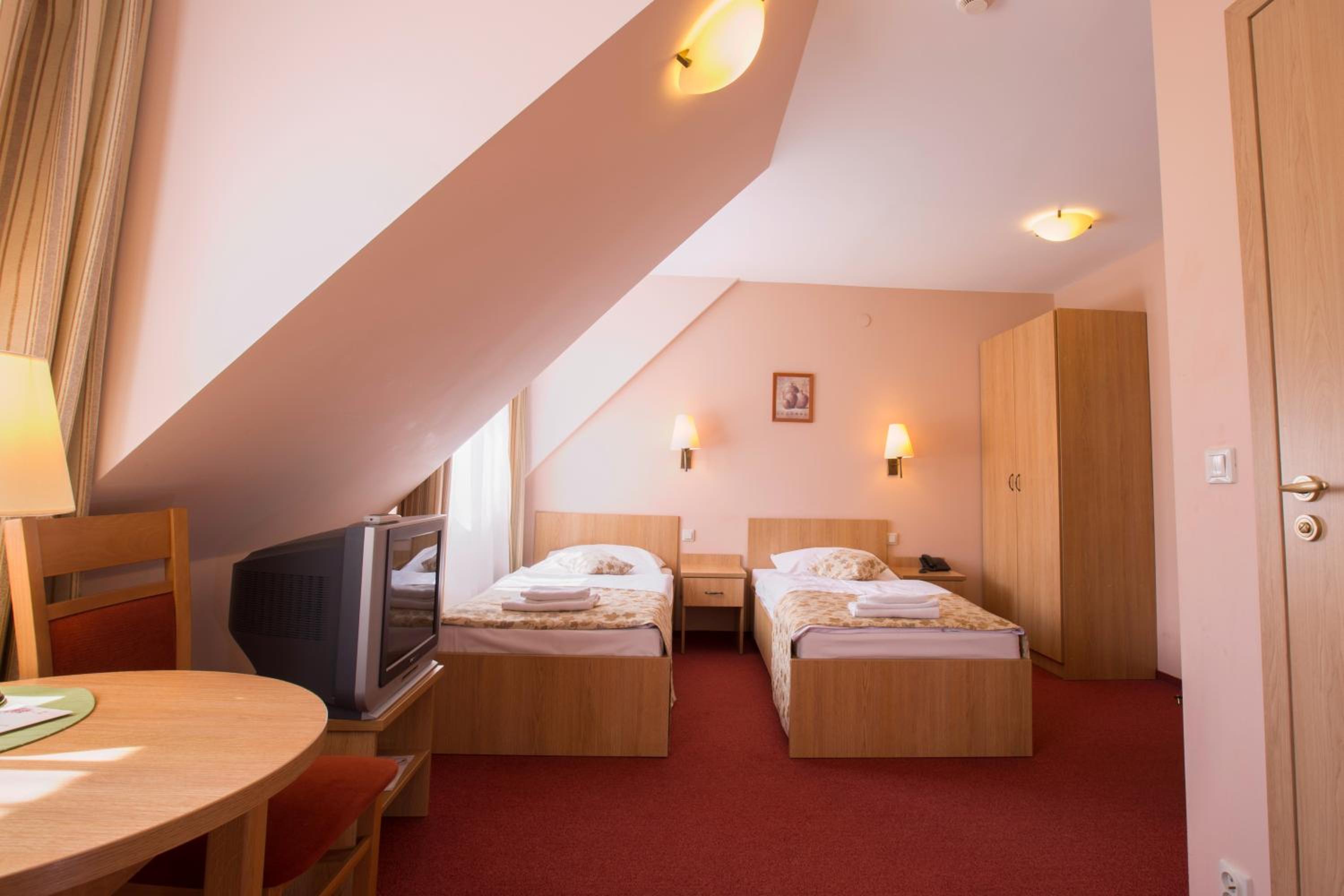 Triple Room - Photo 6