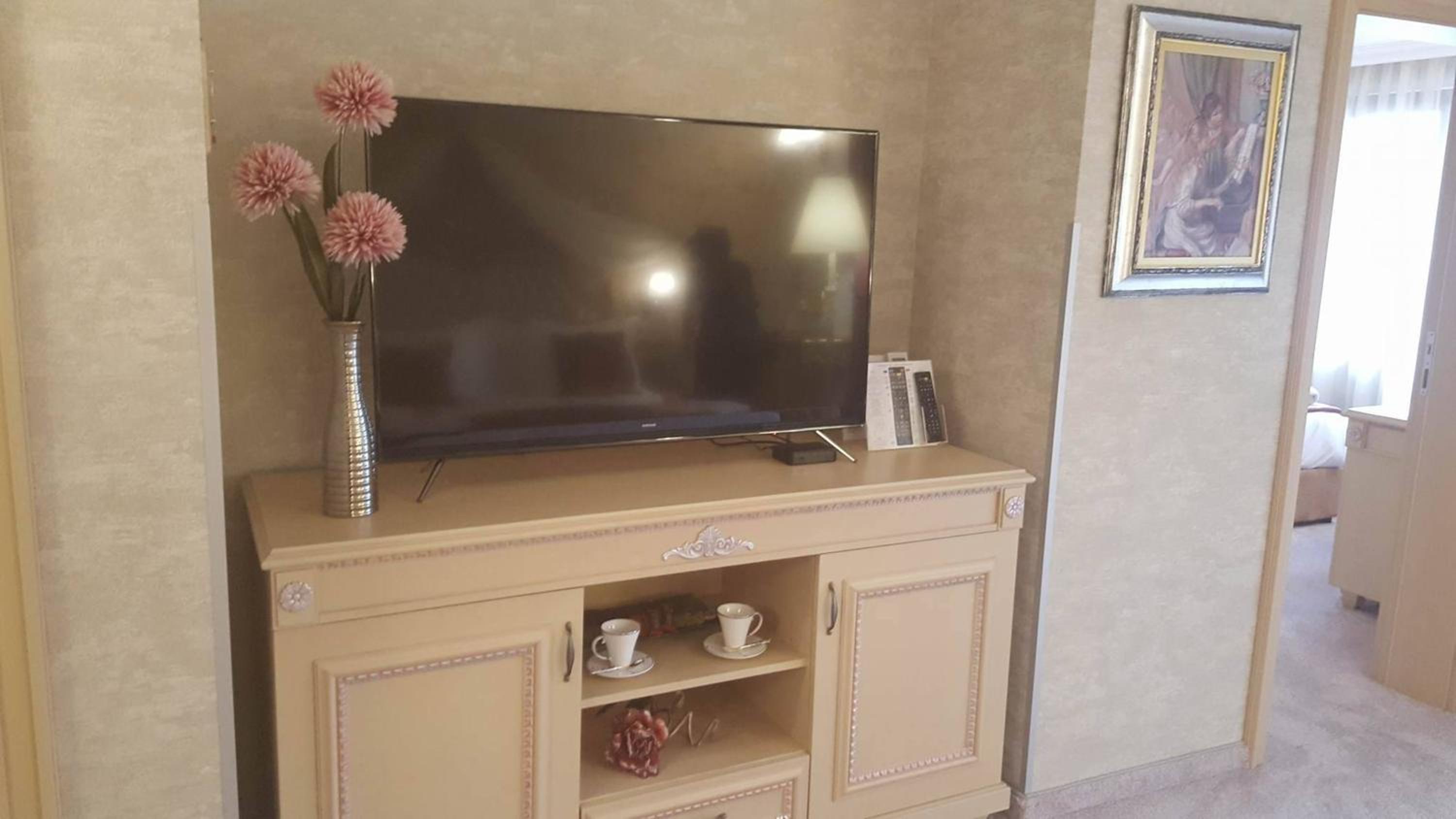 Deluxe King Suite - Jiji photo 3