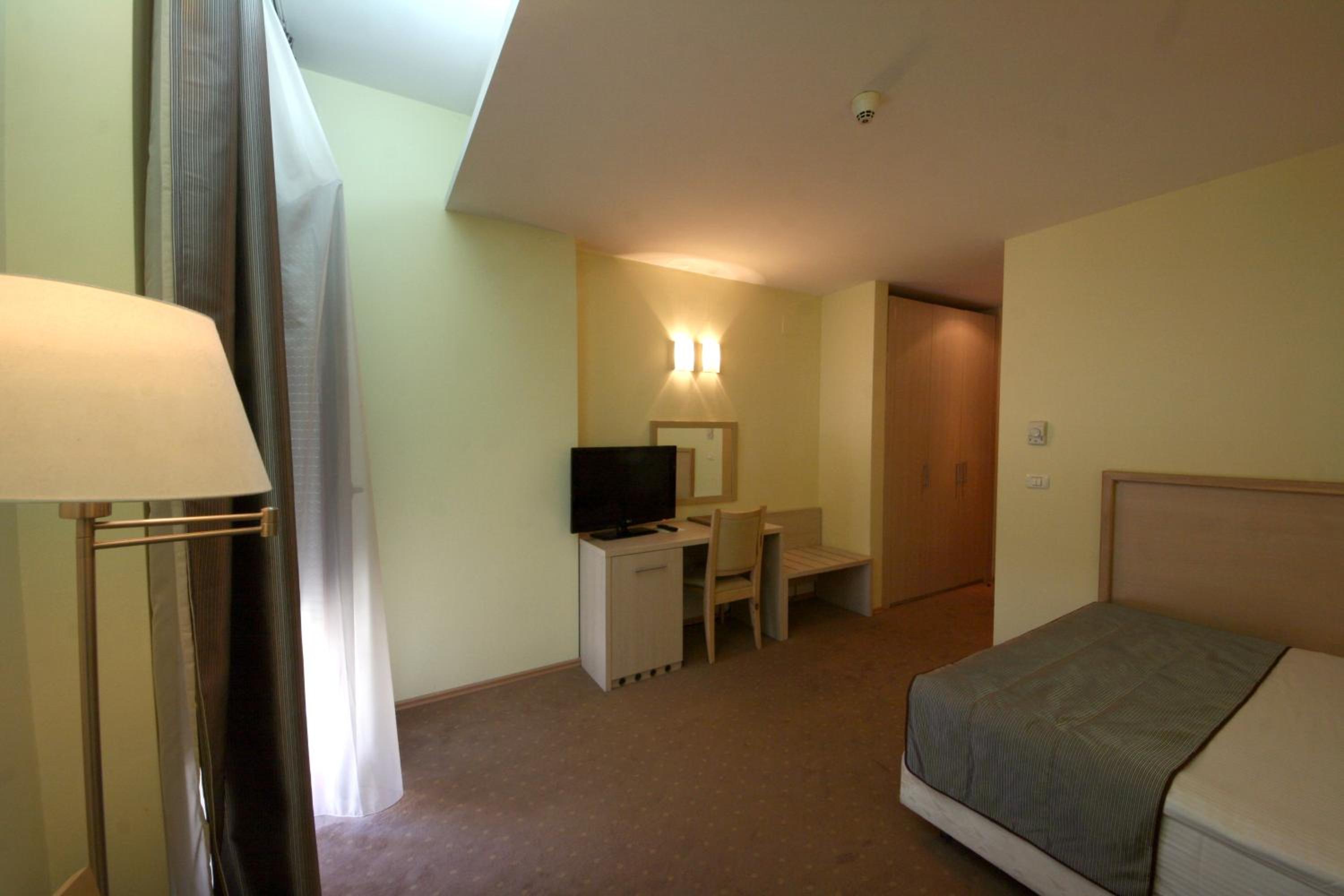 Single Room - Photo 3