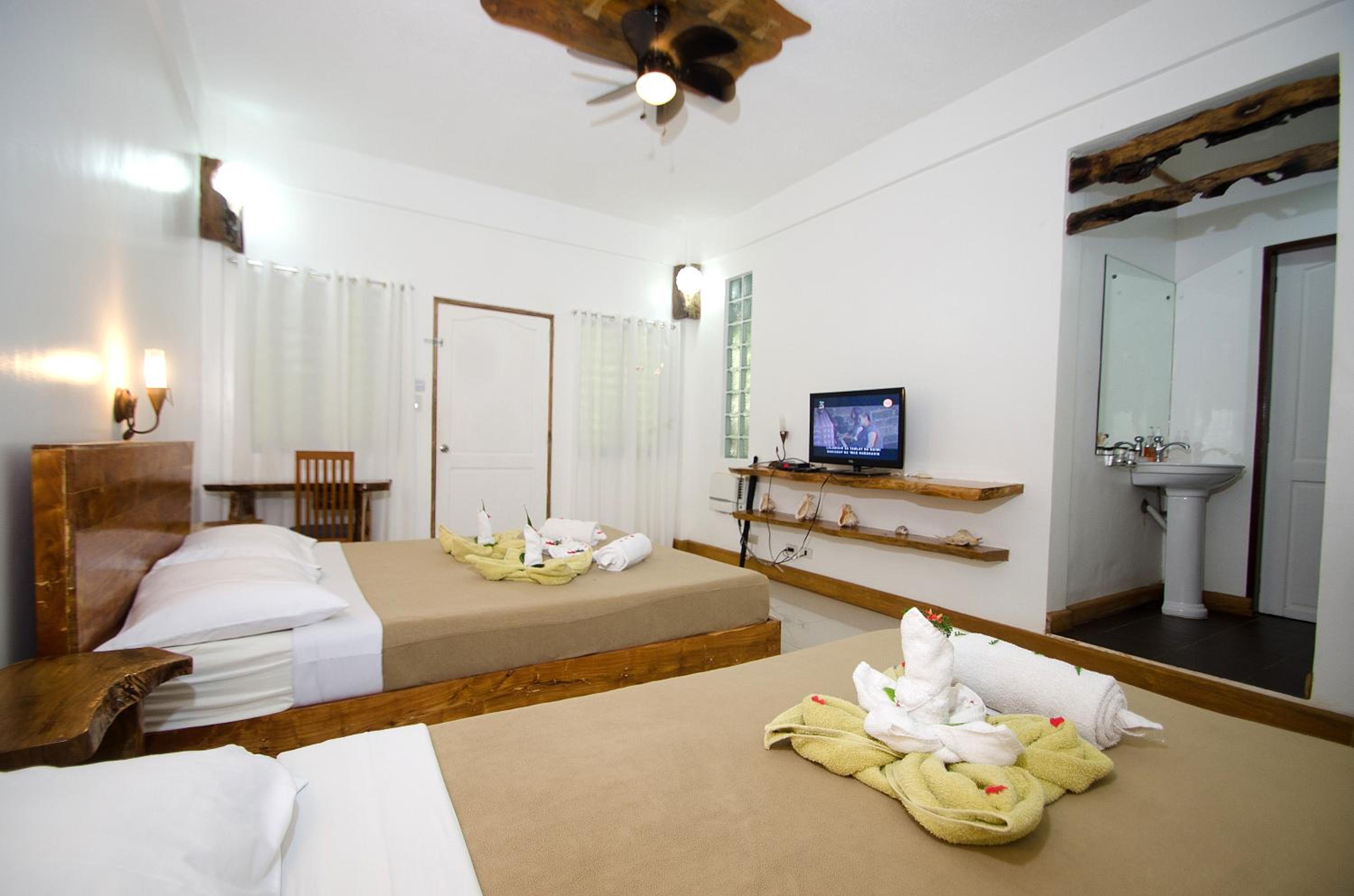 Deluxe Room with Garden View - Photo 7
