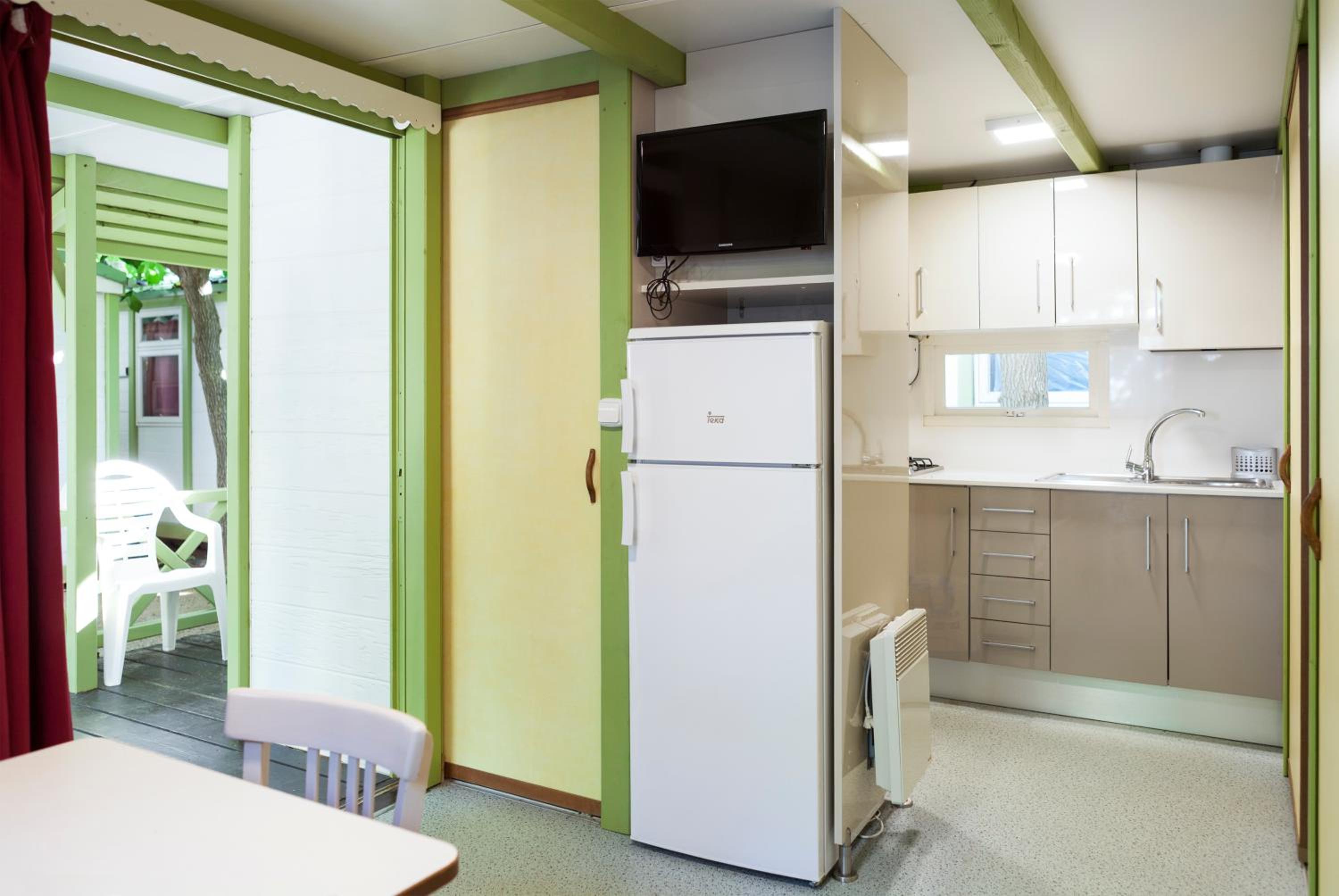 Premium Two-Bedroom Bungalow without Air Conditioner photo 3