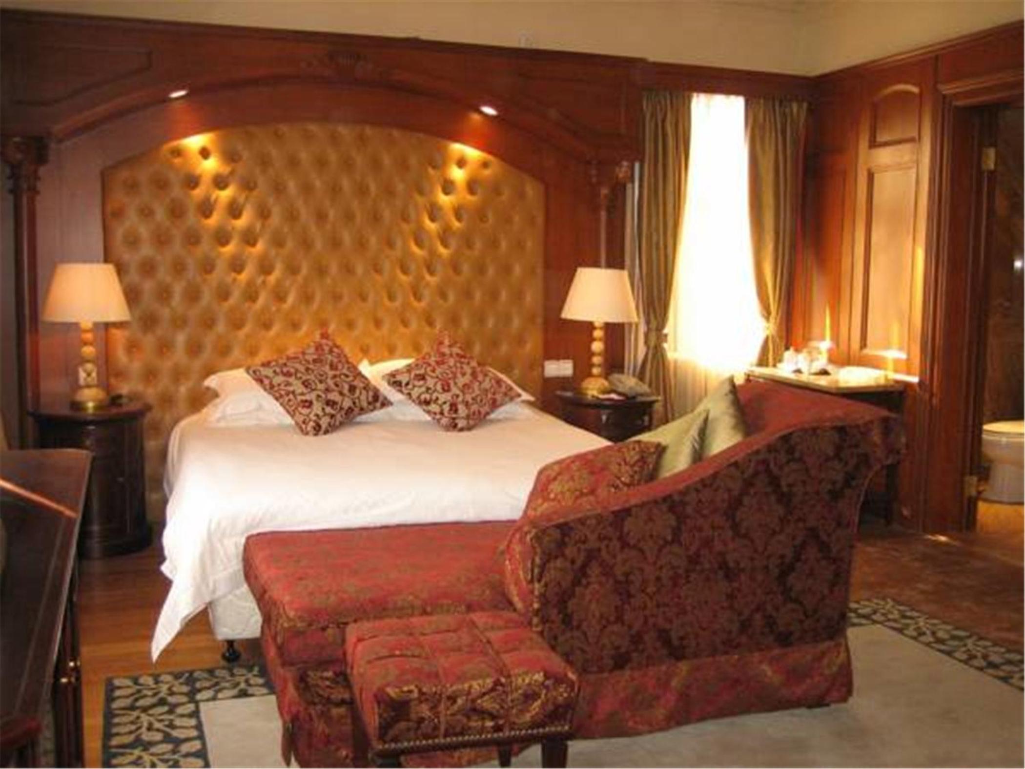 Classic King Room with City View photo 3