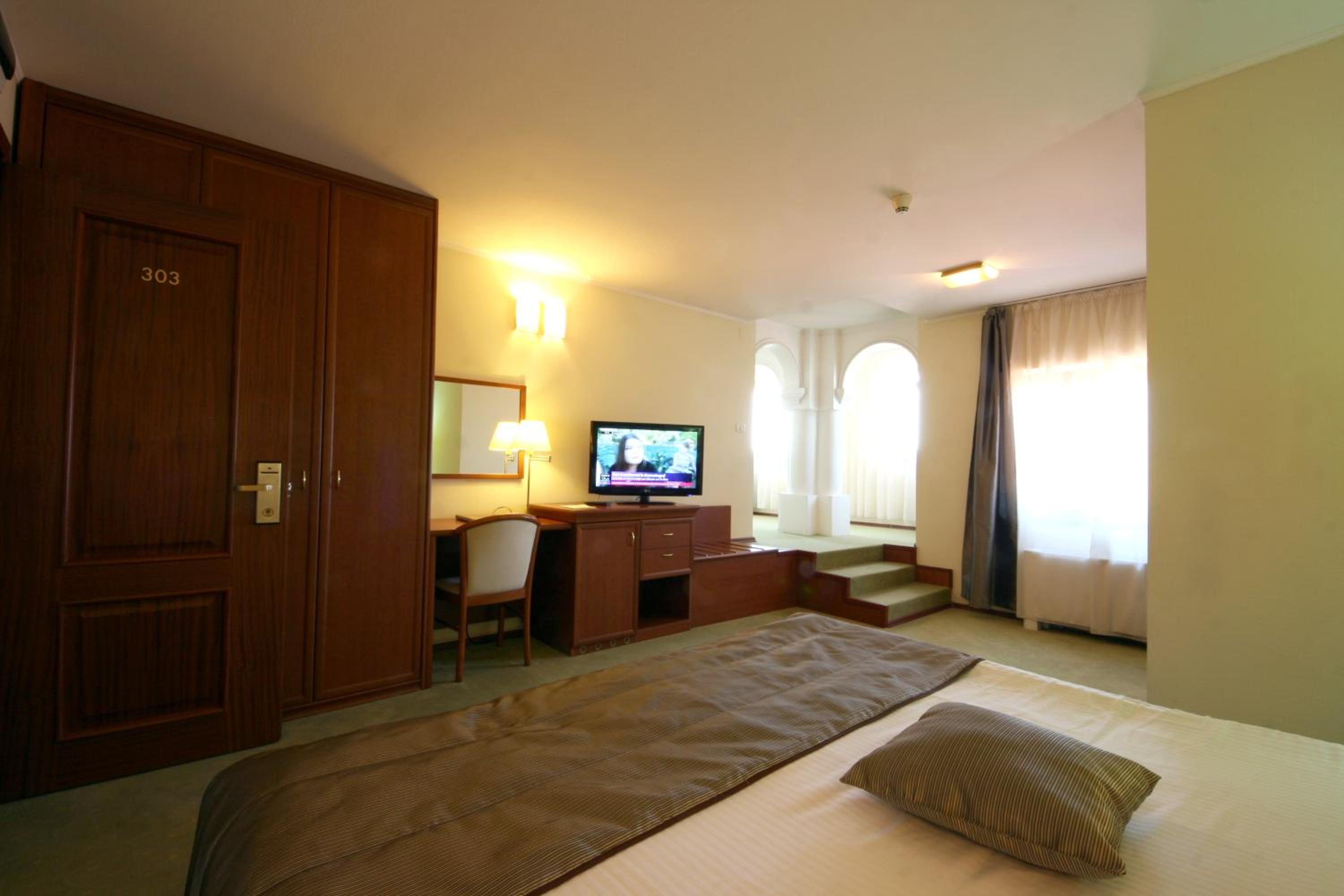 Double Room - Photo 8