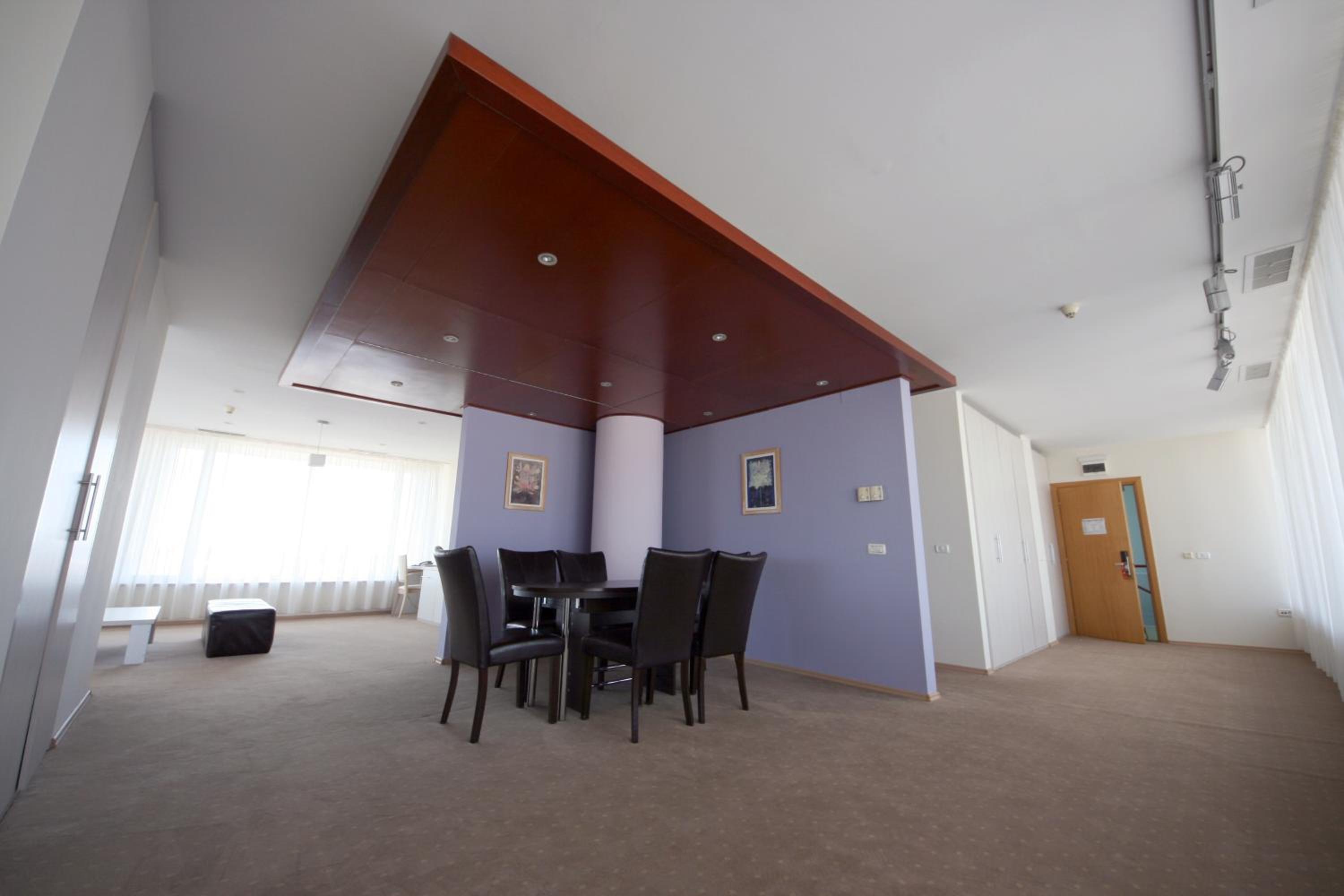 One-Bedroom Apartment - Photo 6
