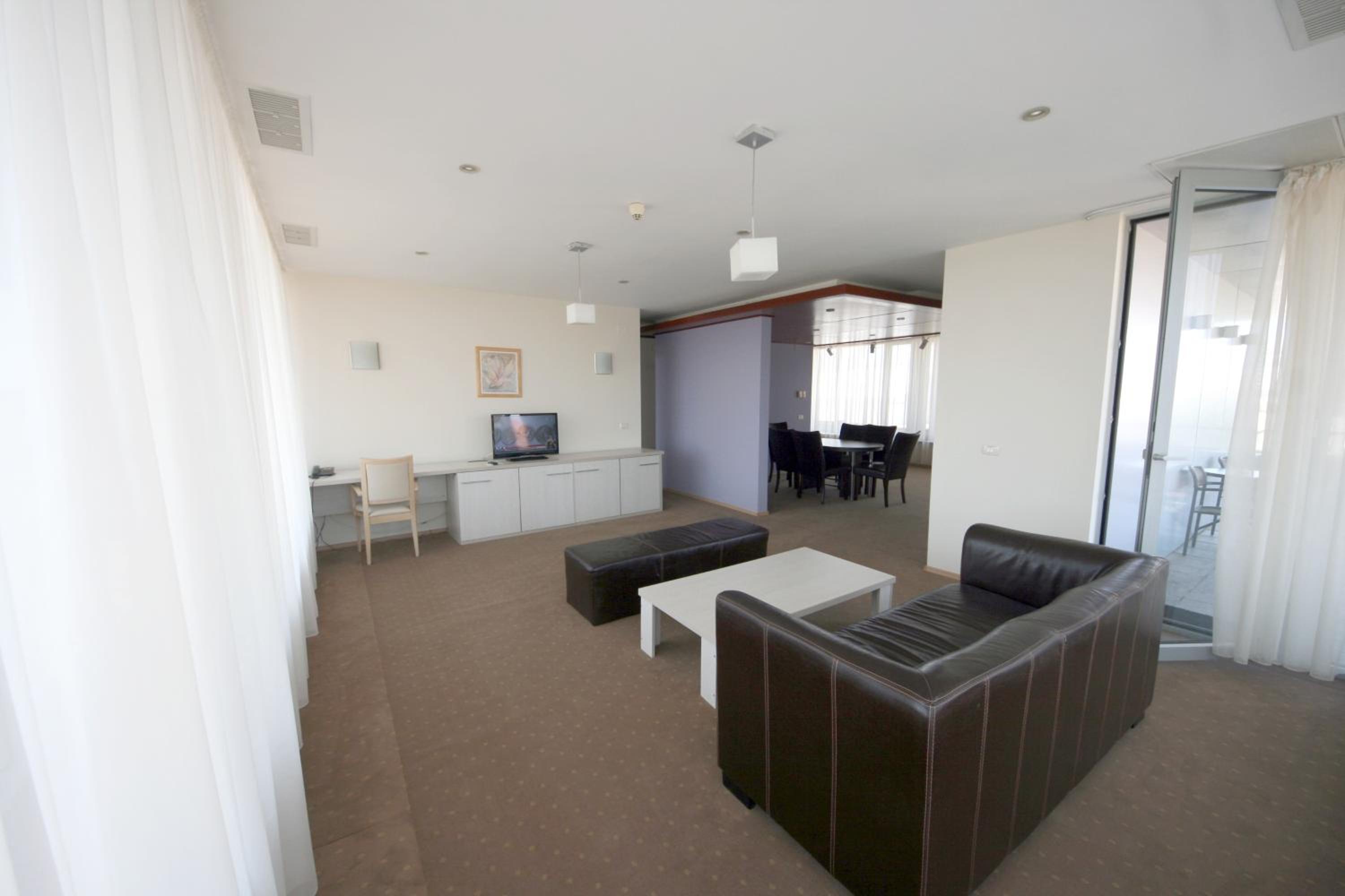 One-Bedroom Apartment - Photo 5