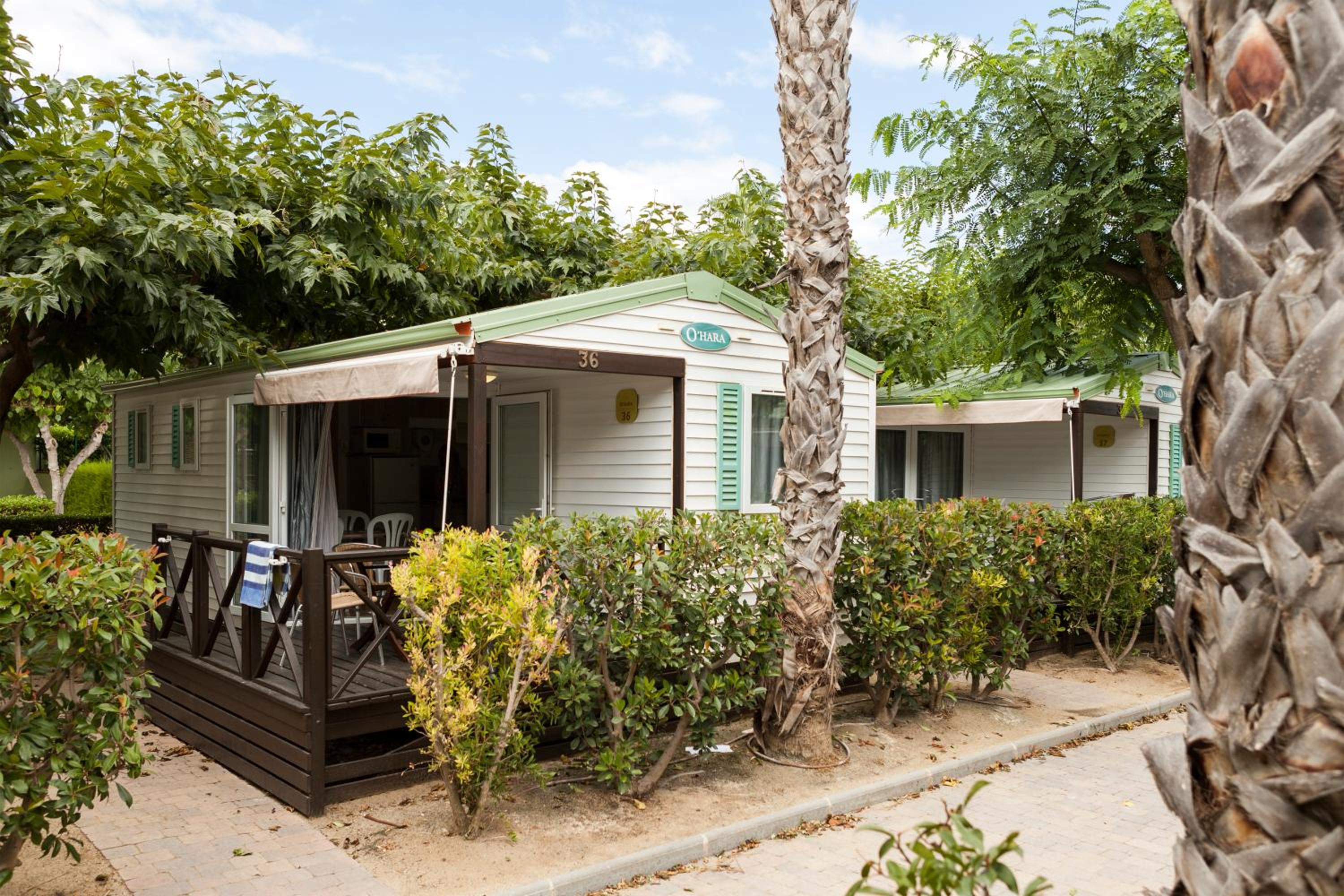 Superior Bungalow with Air Conditioner photo 3