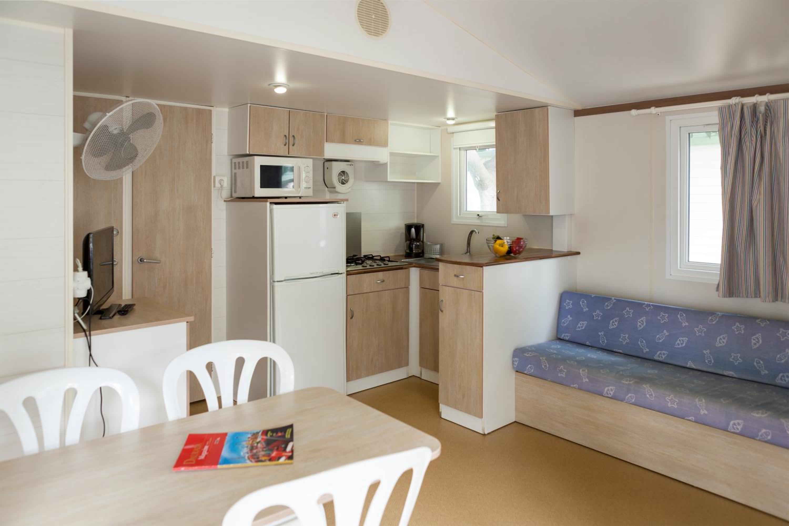 Superior Bungalow with Air Conditioner photo 2