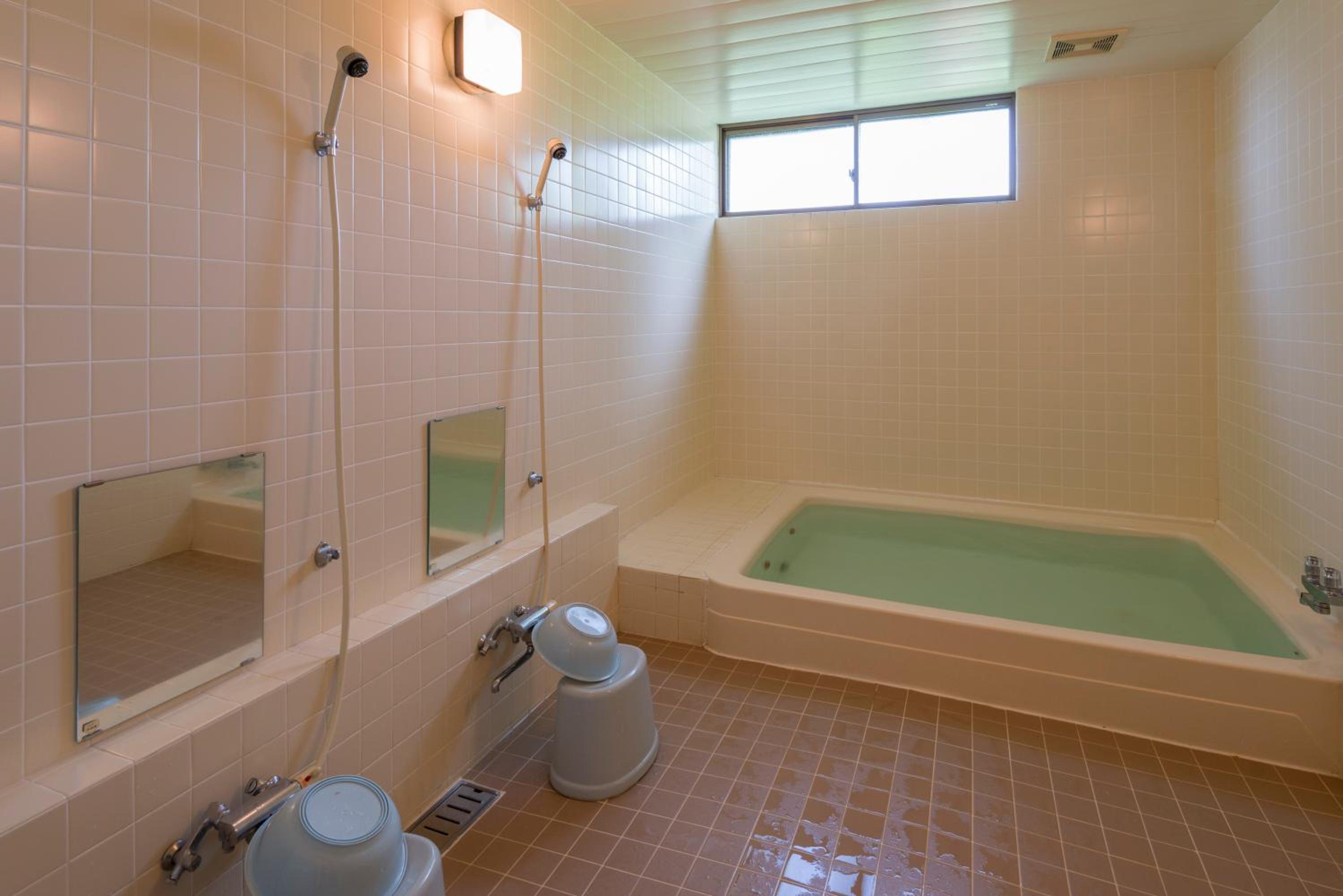 Twin Room with Shared Bathroom - Non-Smoking photo 3