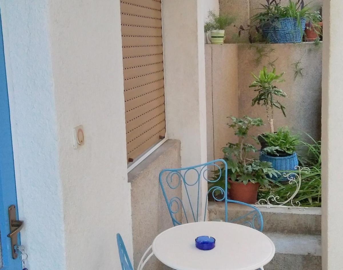 Apartment with Garden View - Photo 17