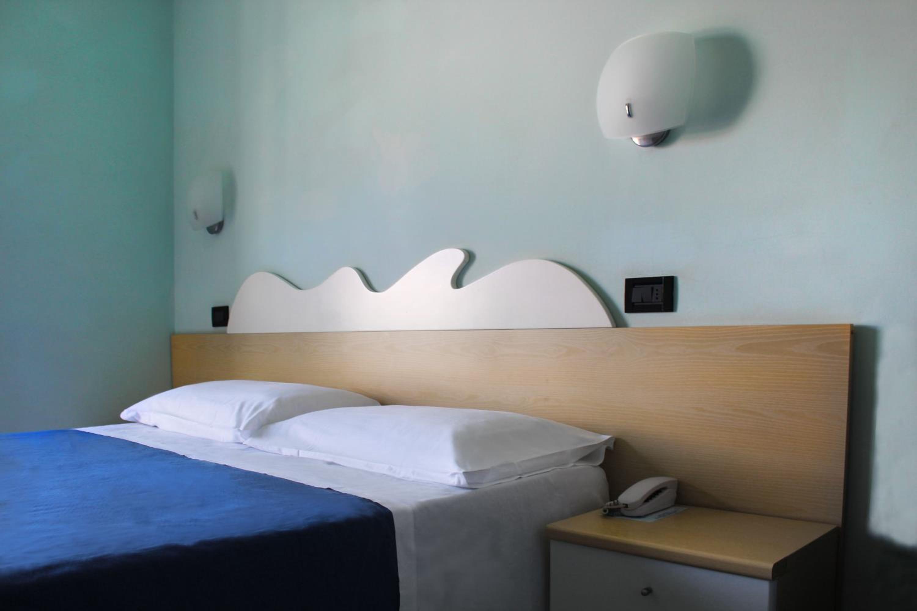 Twin Room - Photo 4
