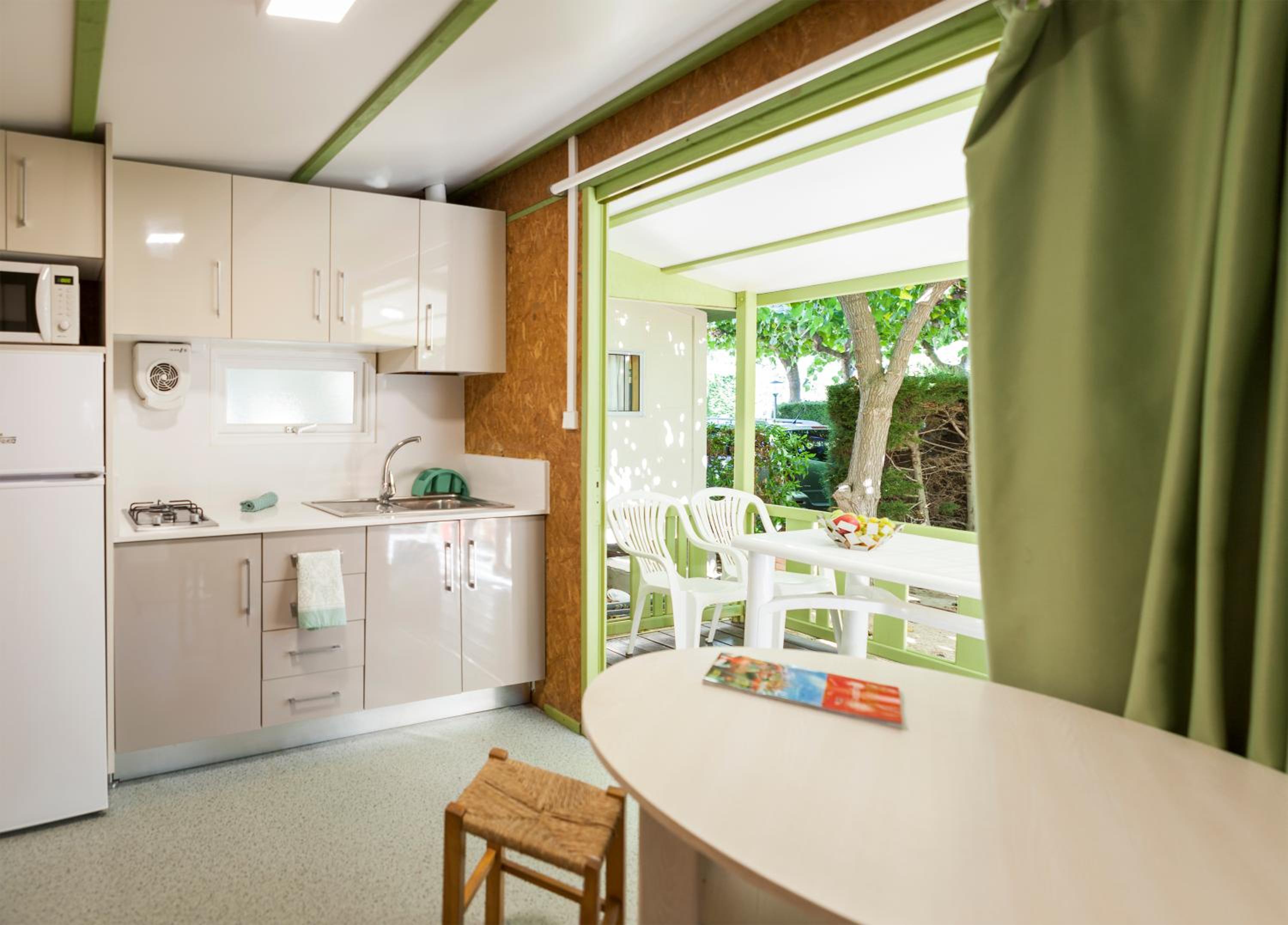 Two-Bedroom Bungalow without Air Conditioner photo 3