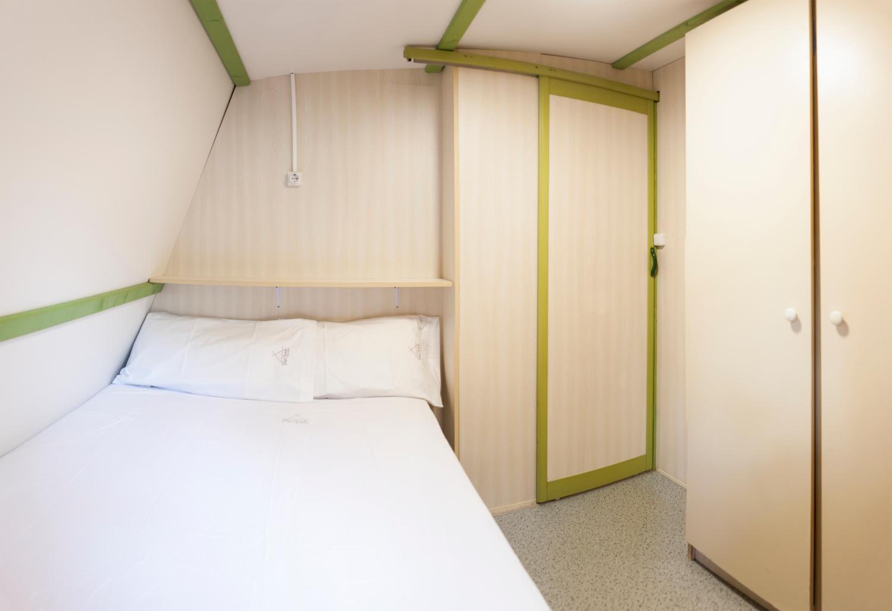 Two-Bedroom Bungalow without Air Conditioner photo 2