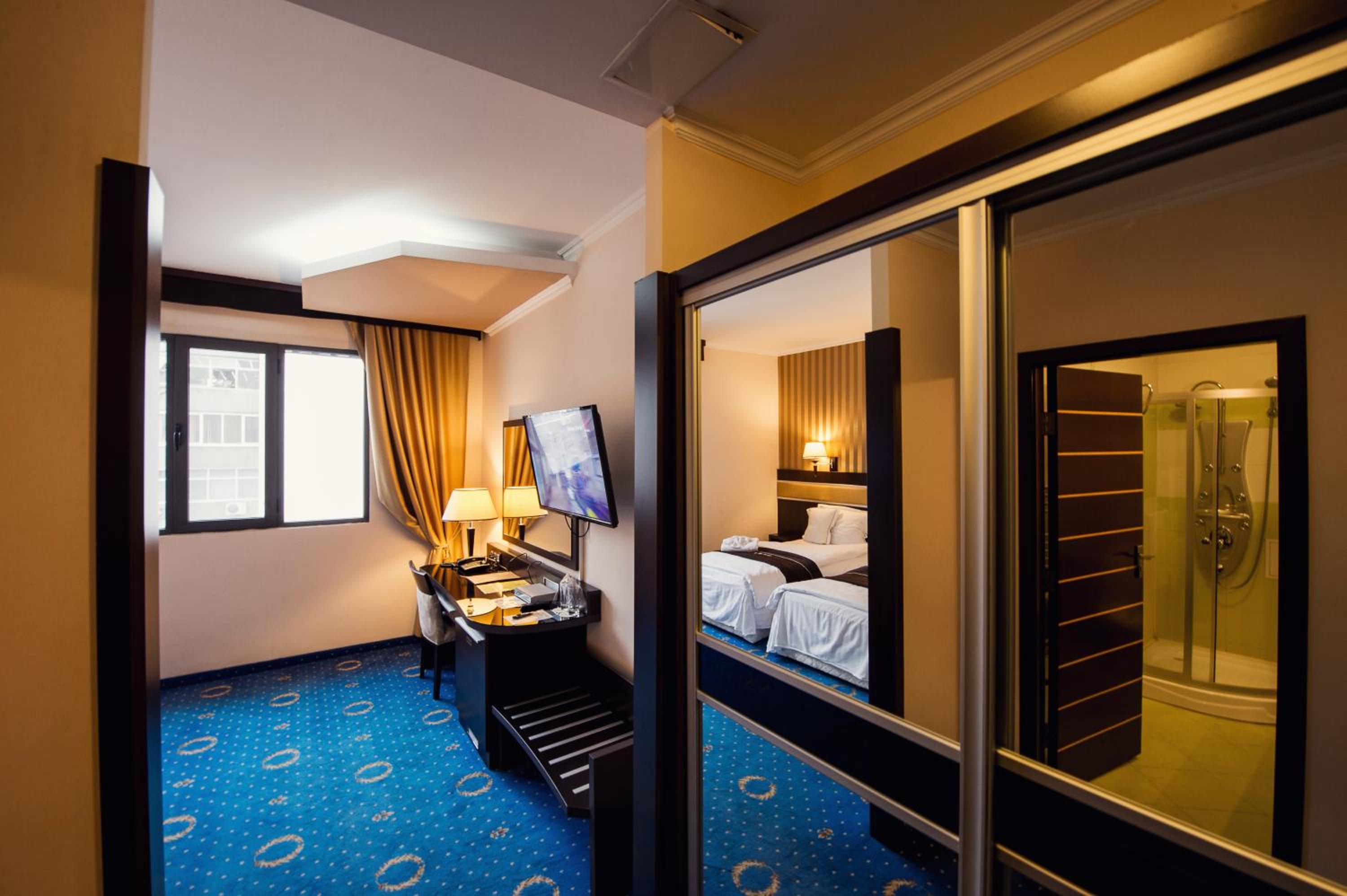 Standard Twin Room - Photo 2