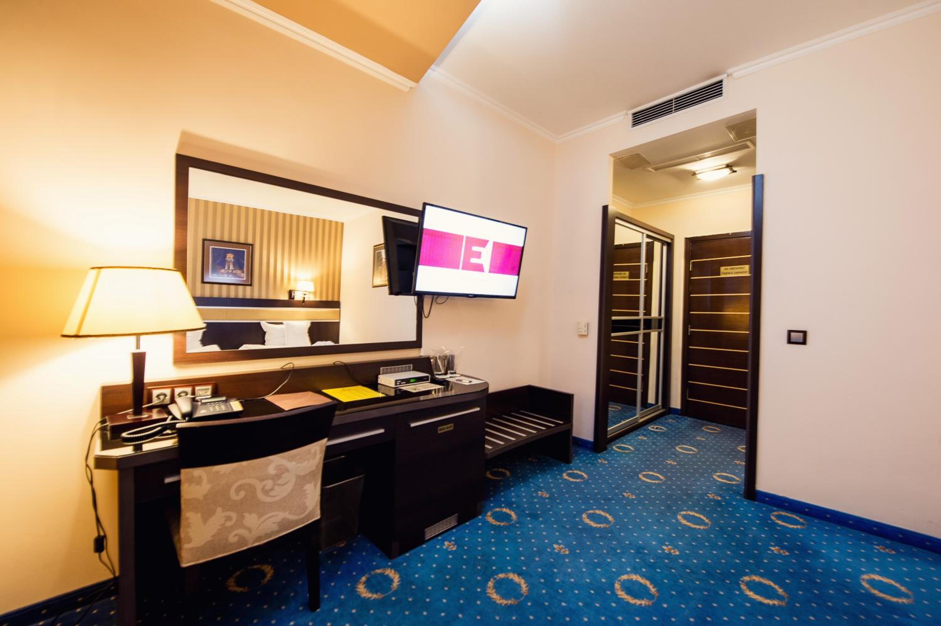Standard Twin Room - Photo 3