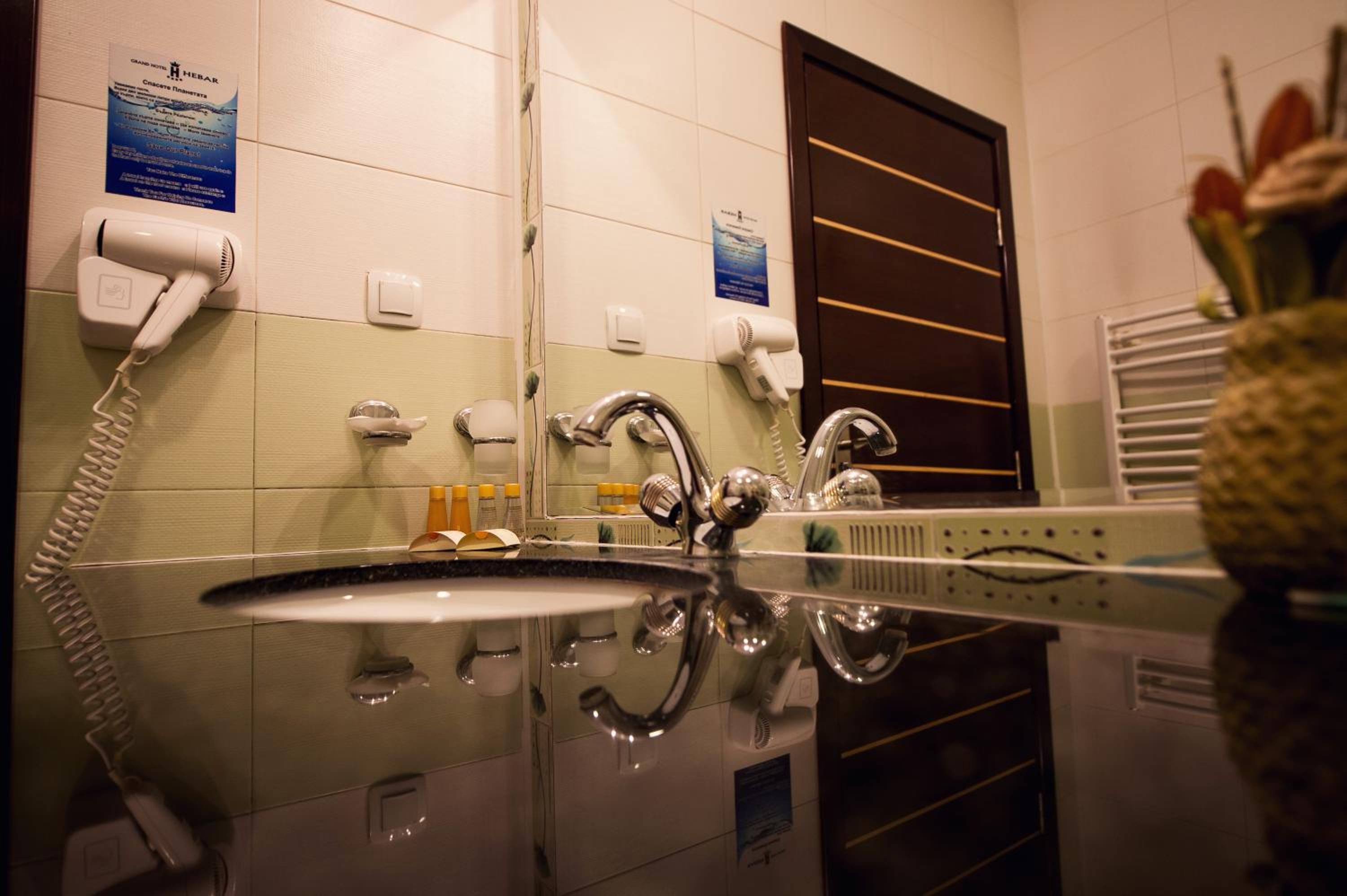Standard Twin Room - Photo 5