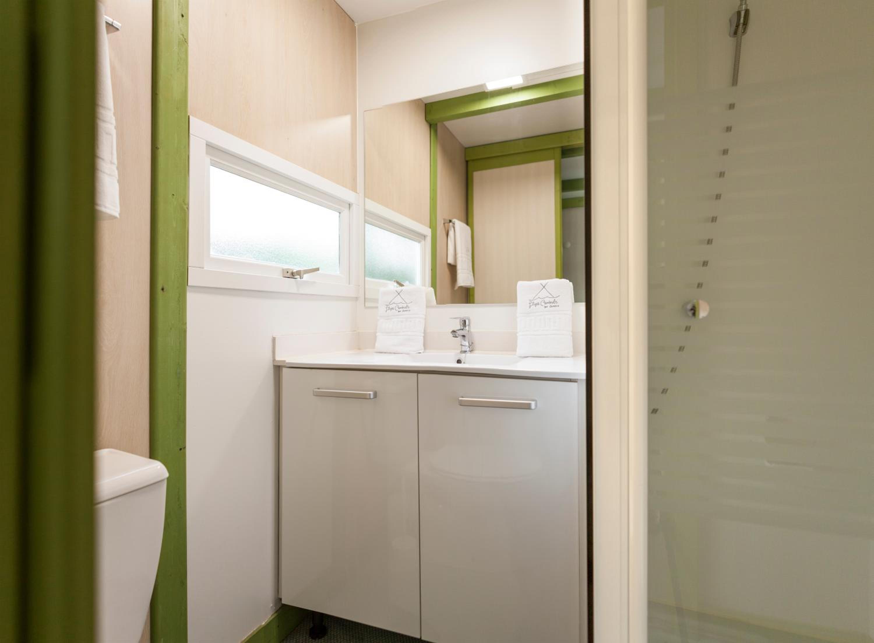 Two-Bedroom Bungalow without Air Conditioner photo 3