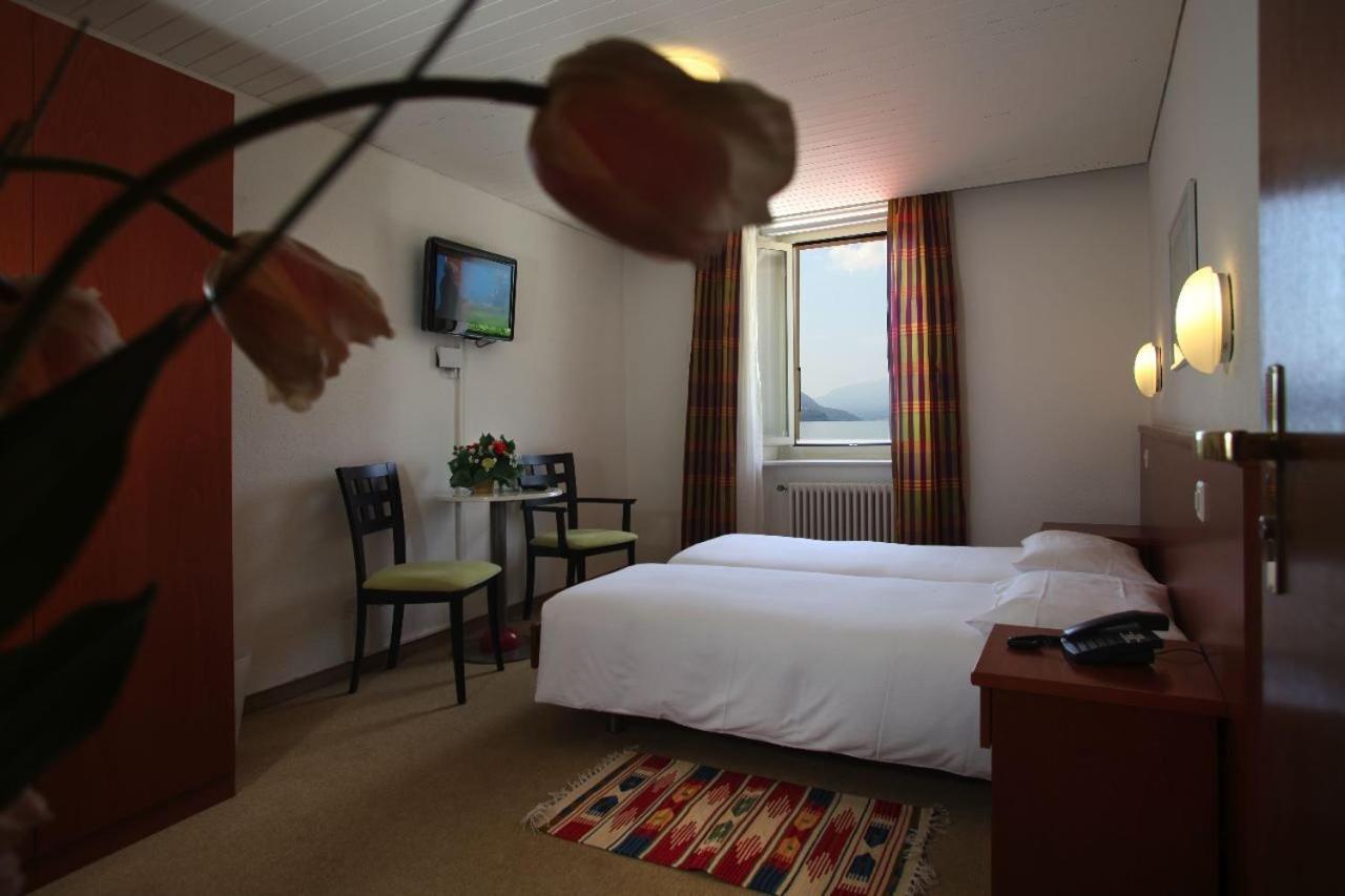 Twin Room with Lake View - Photo 1