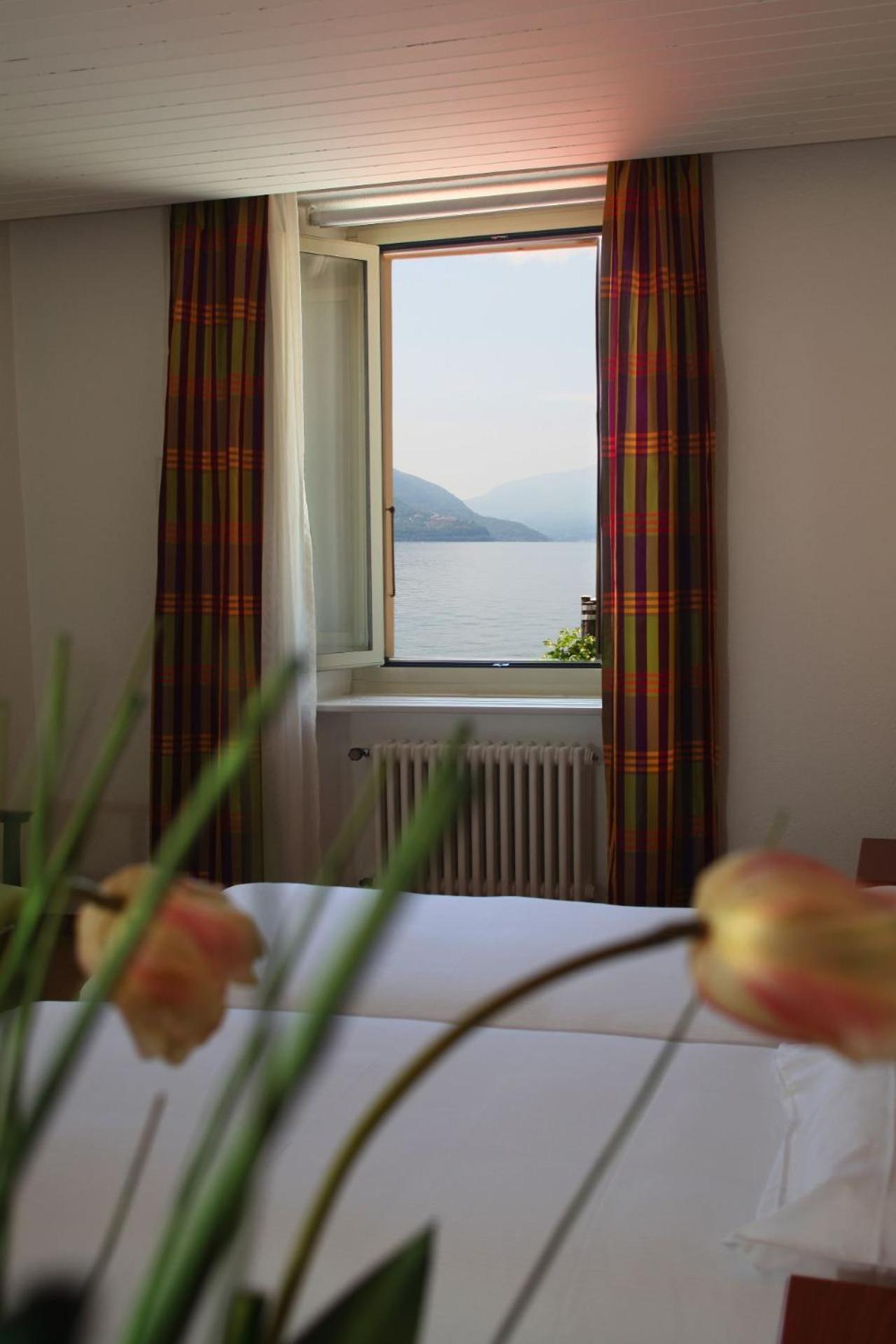 Twin Room with Lake View - Photo 2