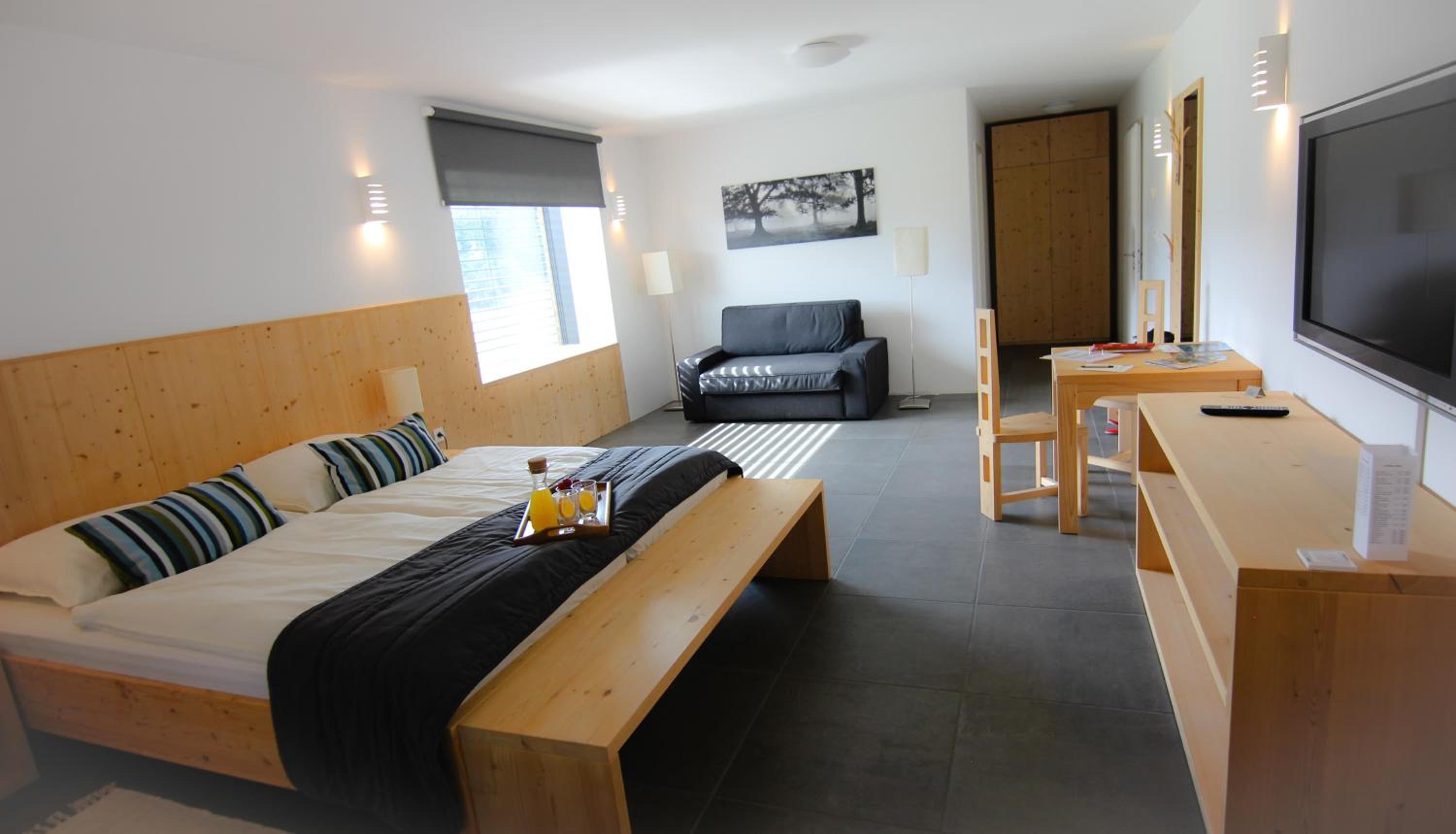 King Suite with Spa Bath photo 3