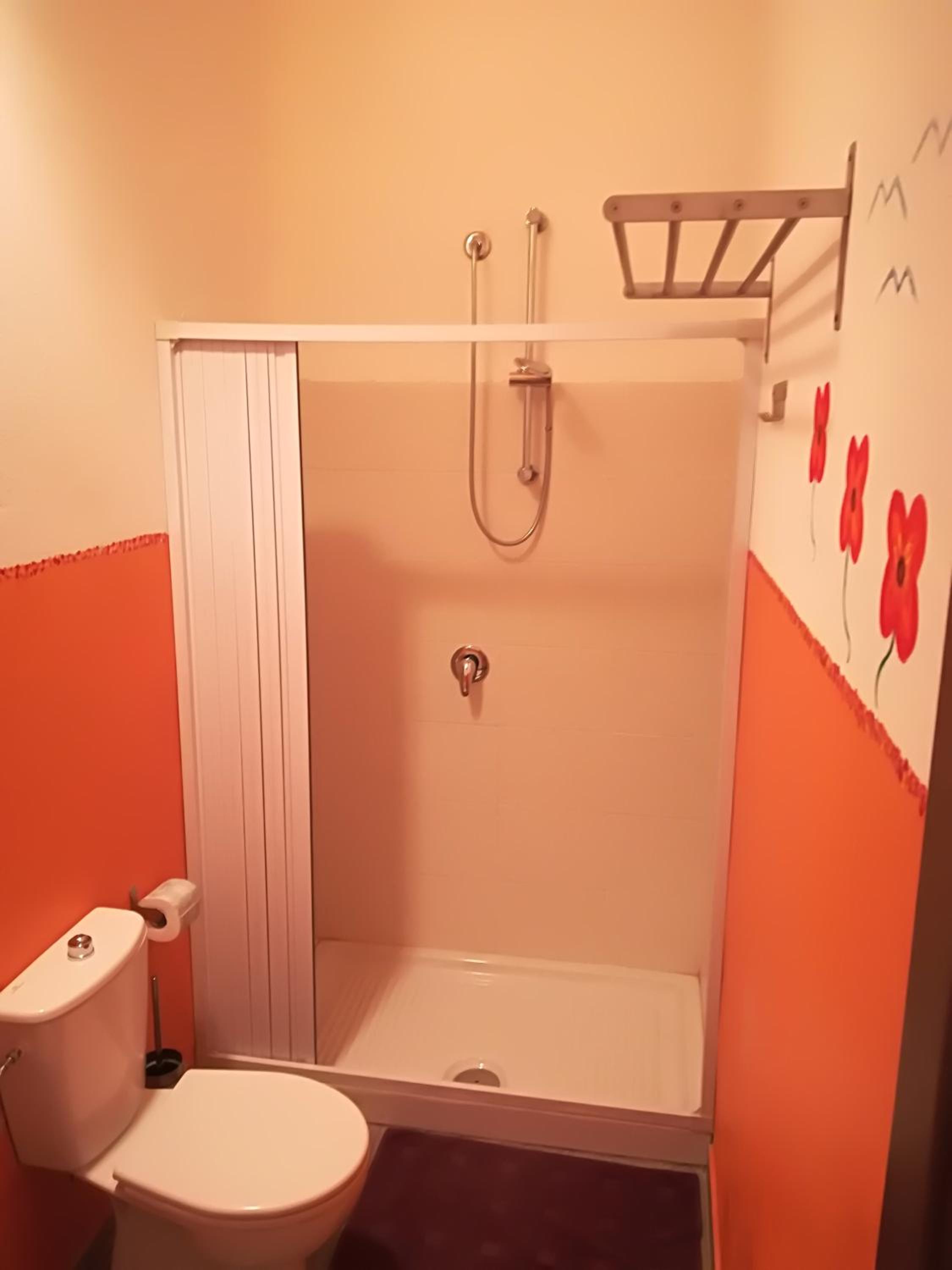 Double or Twin Room with Private Bathroom - Photo 1