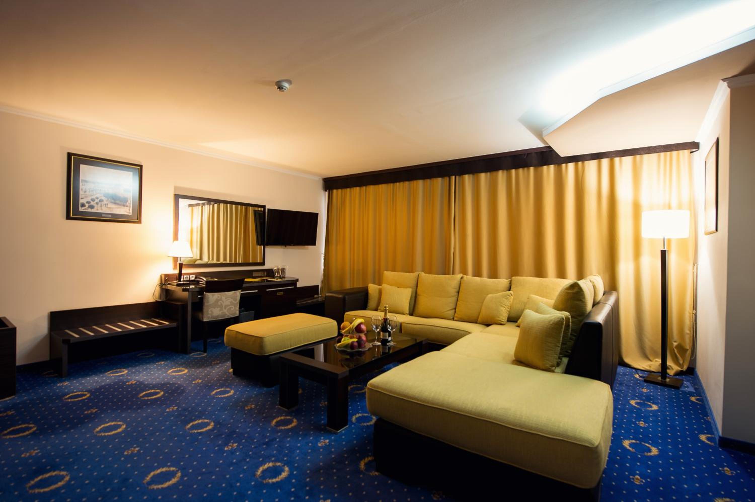 Deluxe Suite - Photo 3
