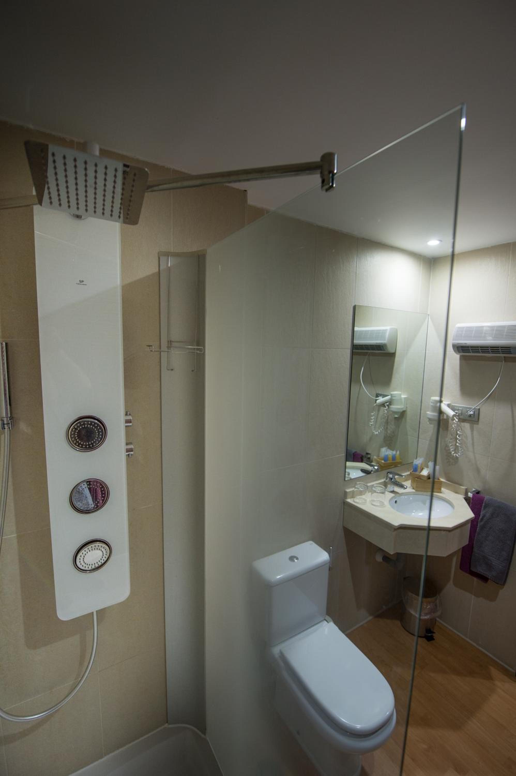 Premium Double Room - Photo 21