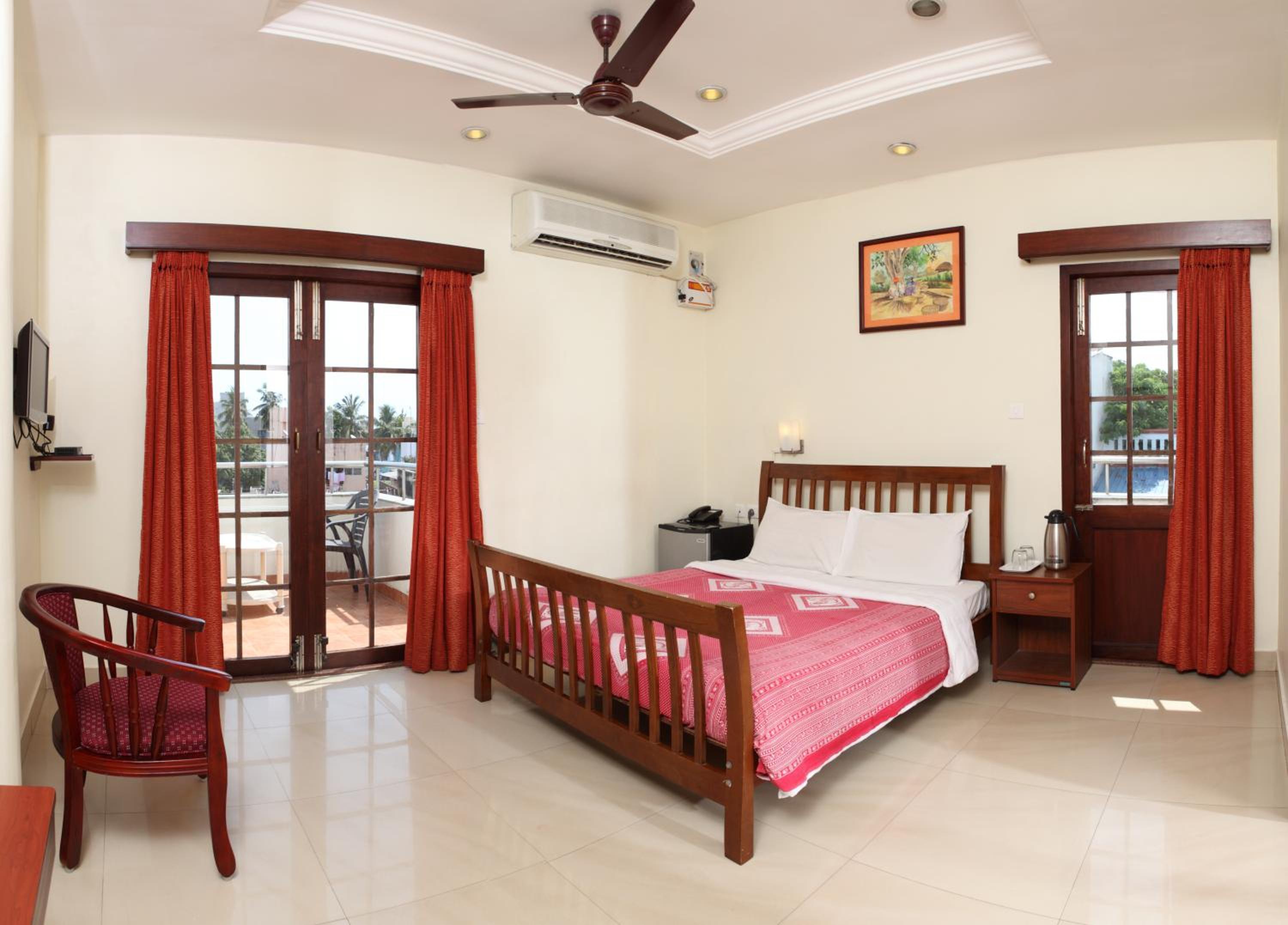 Deluxe Room - Photo 6