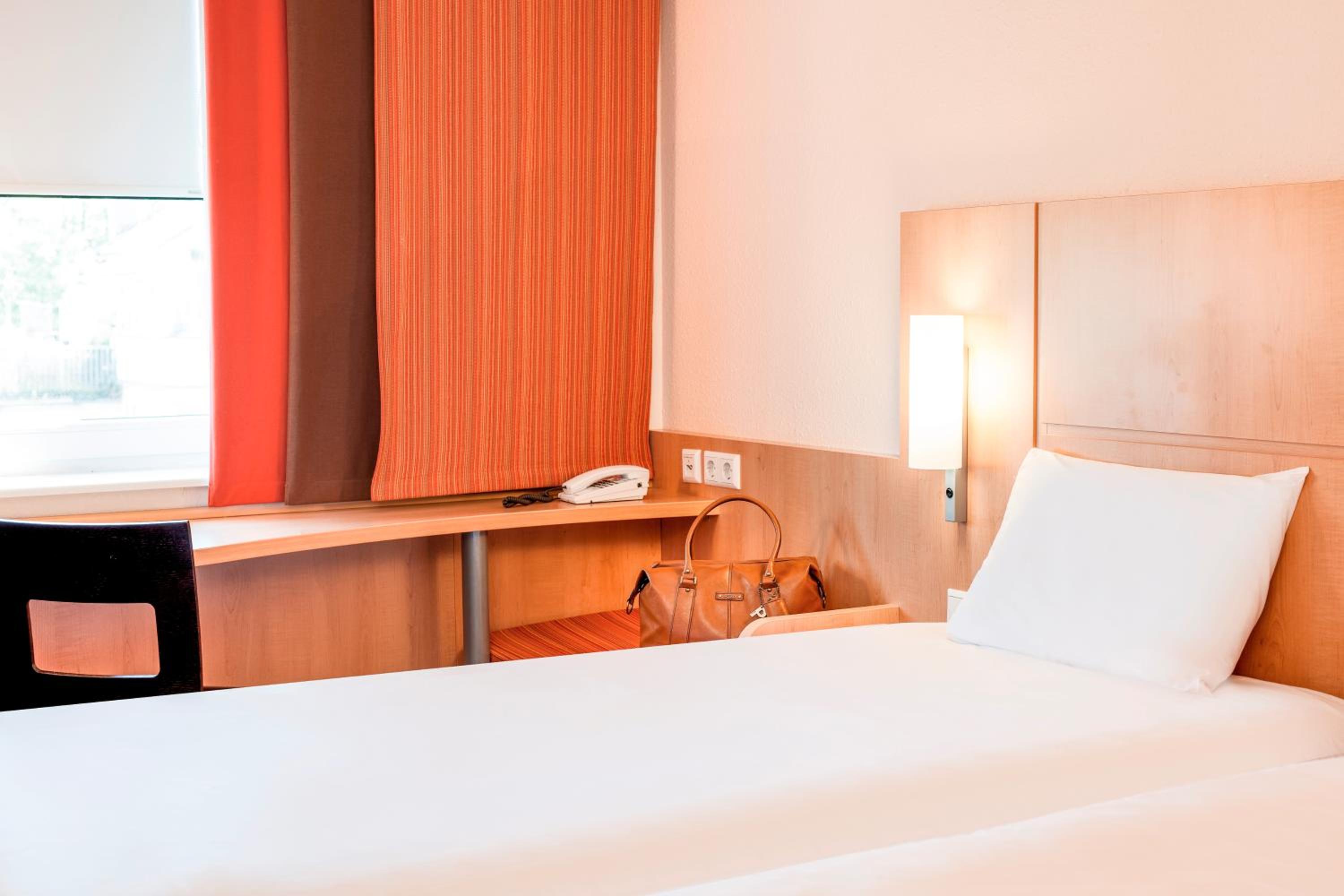 Twin Room - Photo 4