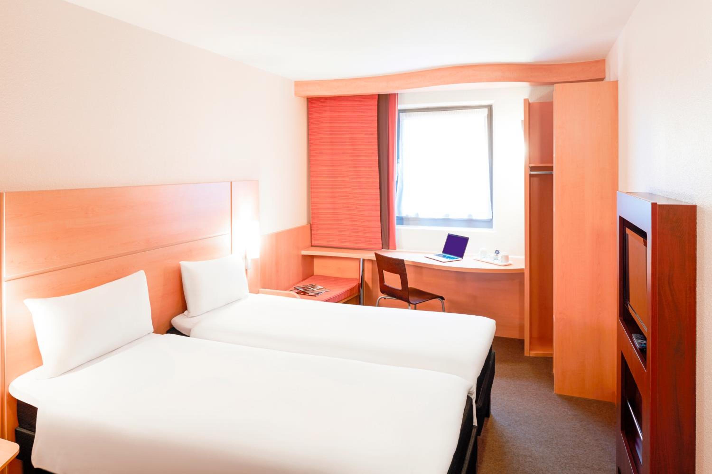 Twin Room - Photo 1