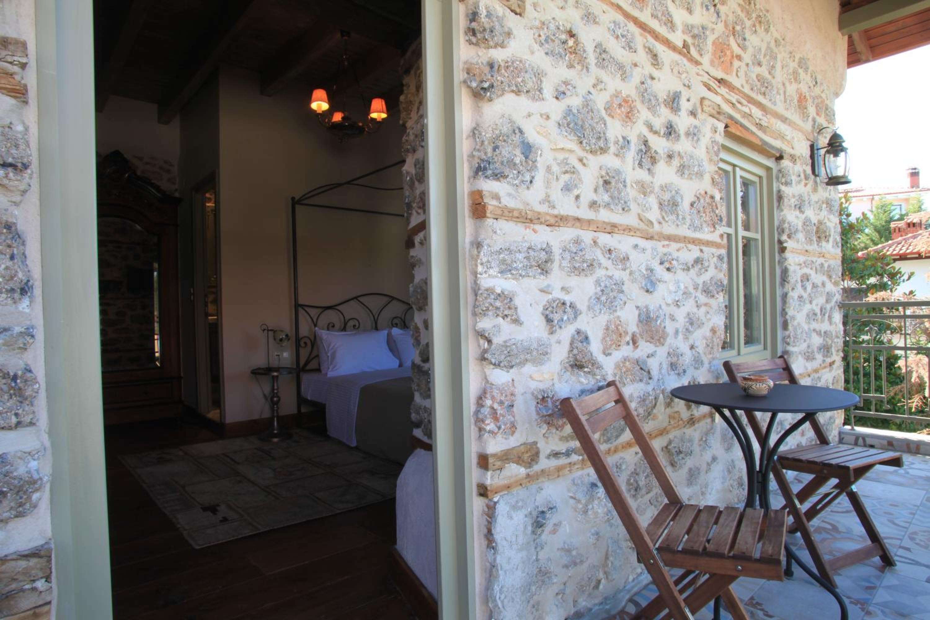 Deluxe Double Room with Balcony photo 2