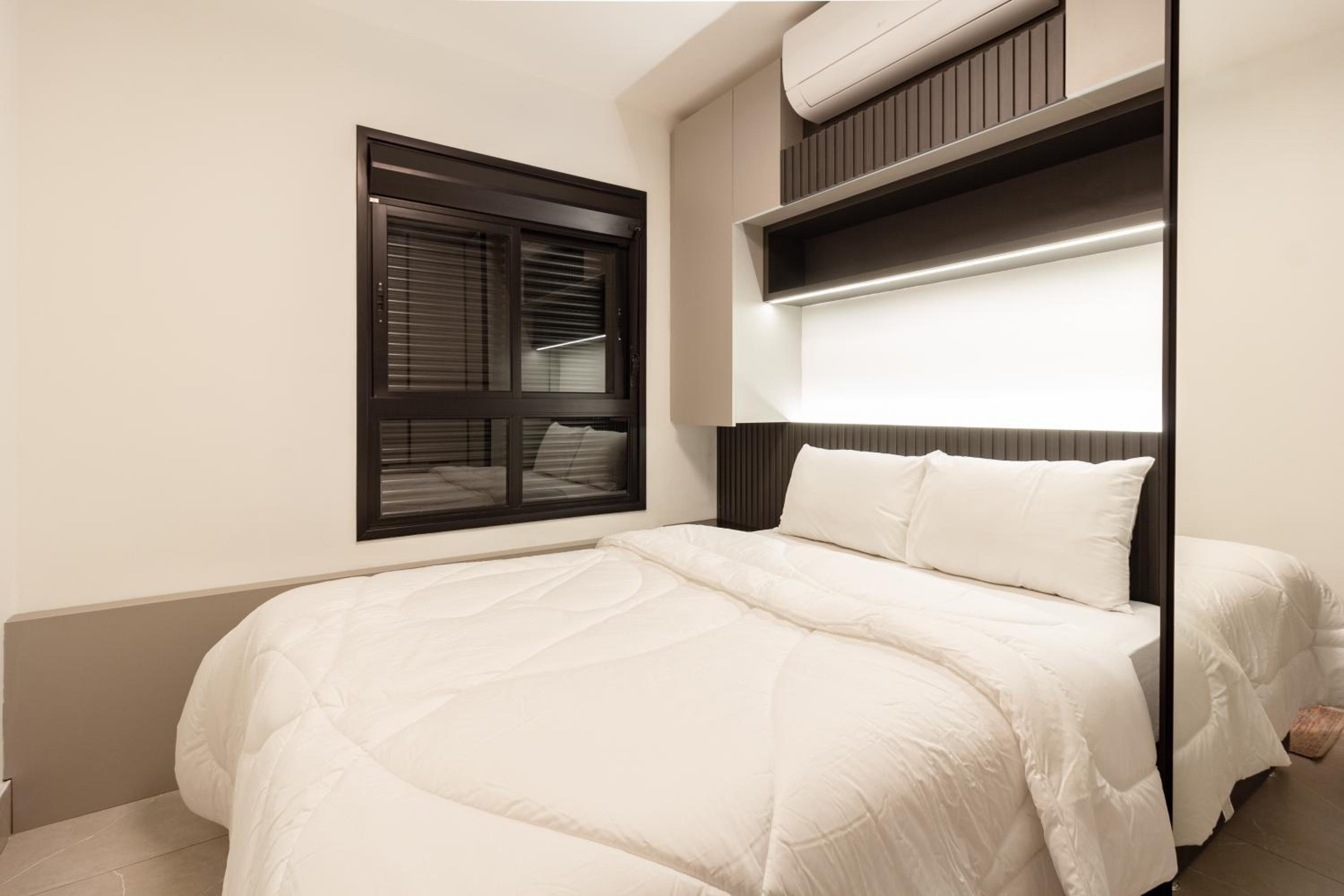Deluxe One-Bedroom Apartment