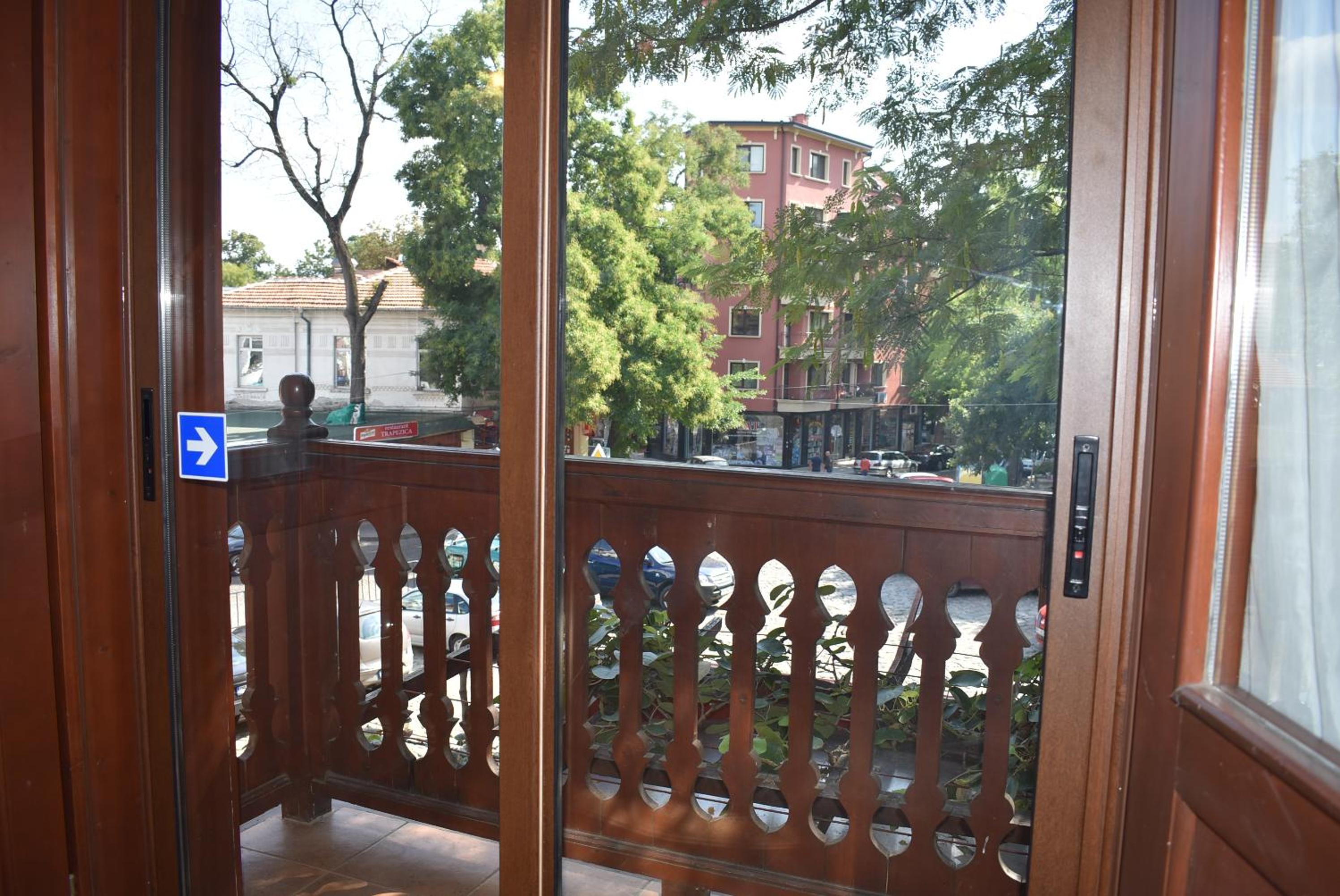 Deluxe Double Room with Balcony - Photo 9
