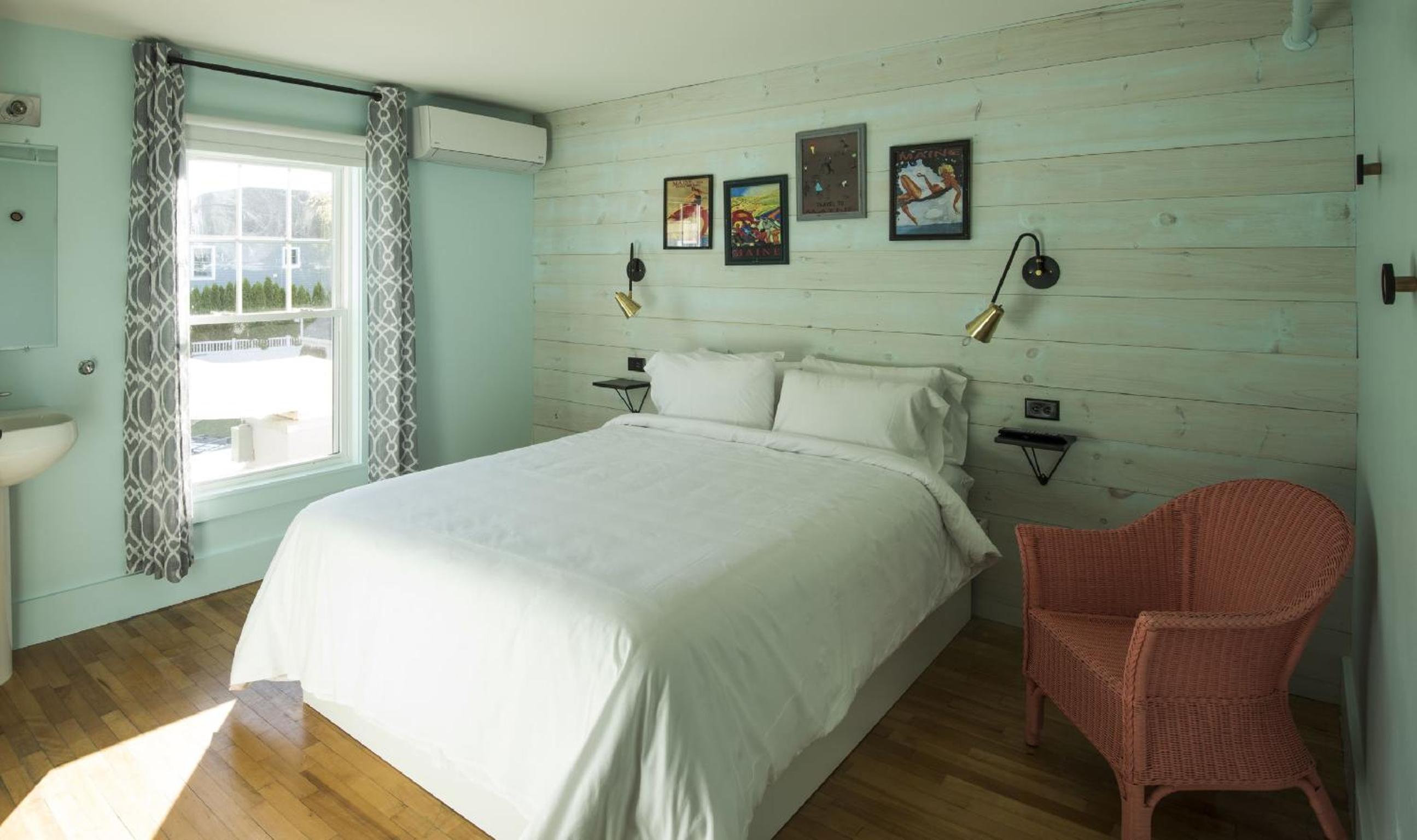 Standard Queen Room