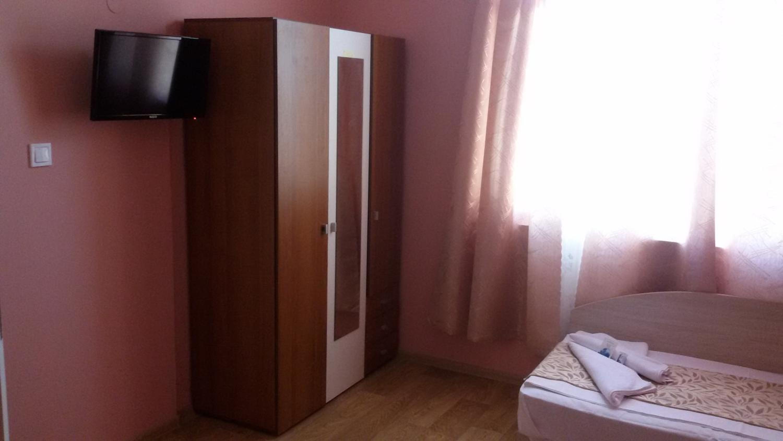 Basic Triple Room with Shared Bathroom photo 3