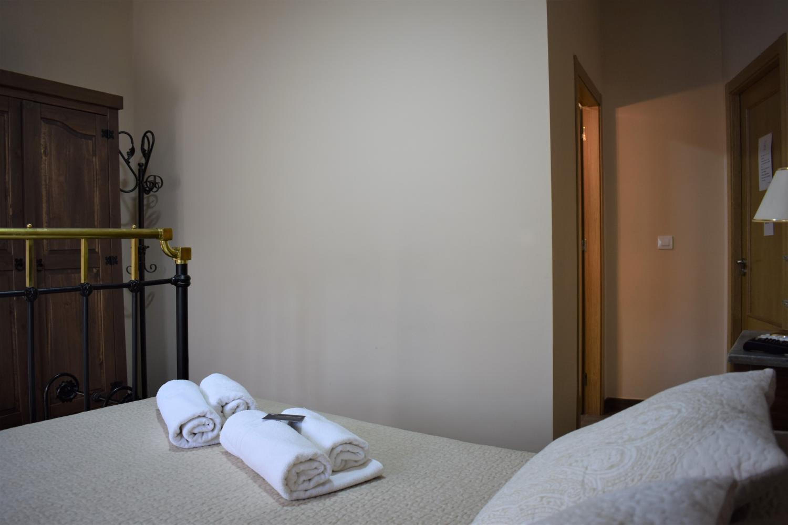 Double Room with Private Bathroom photo 2